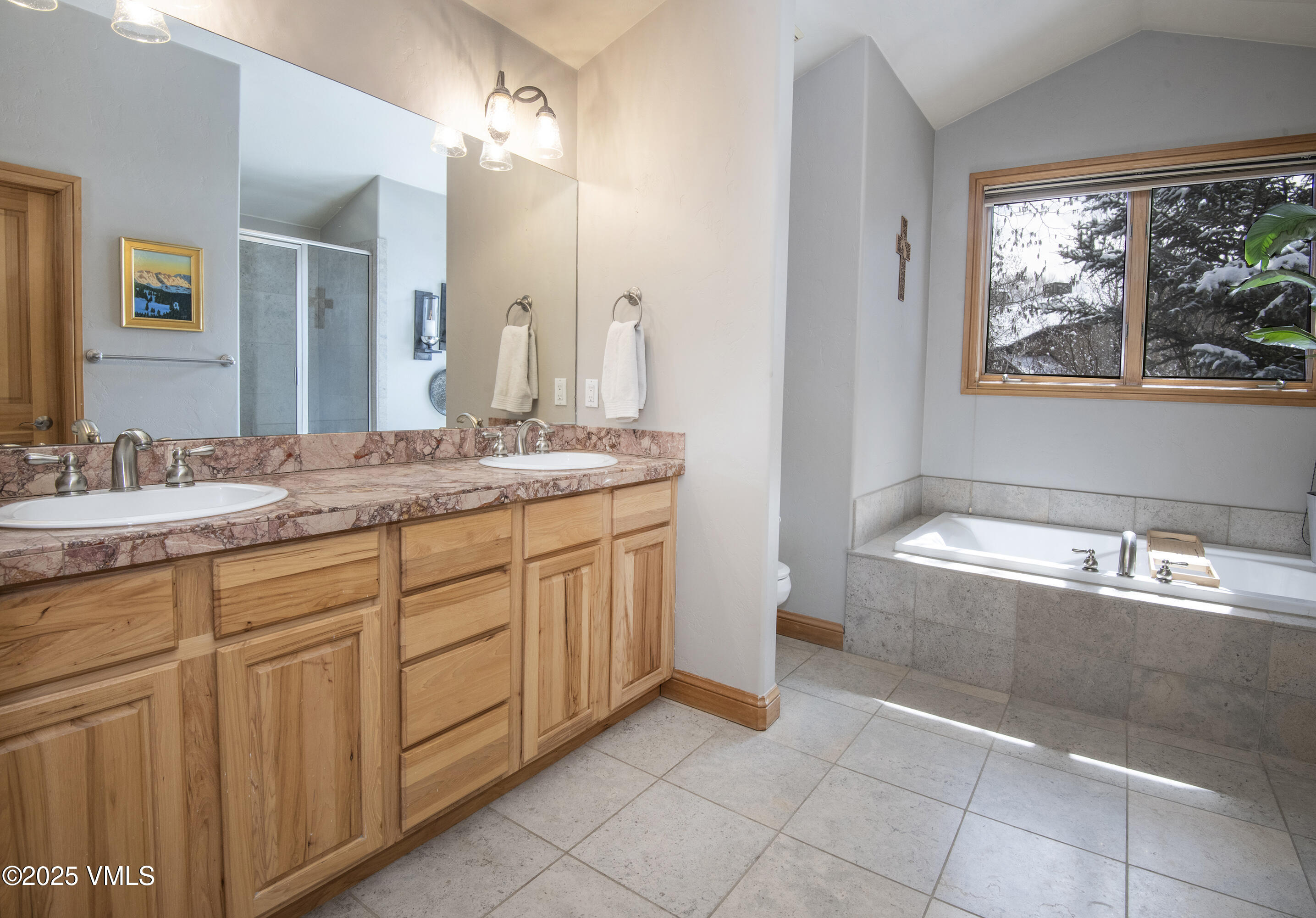 Edwards, Colorado 81632, United States, 4 Bedrooms Bedrooms, ,4 BathroomsBathrooms,Residential,Pending,103954