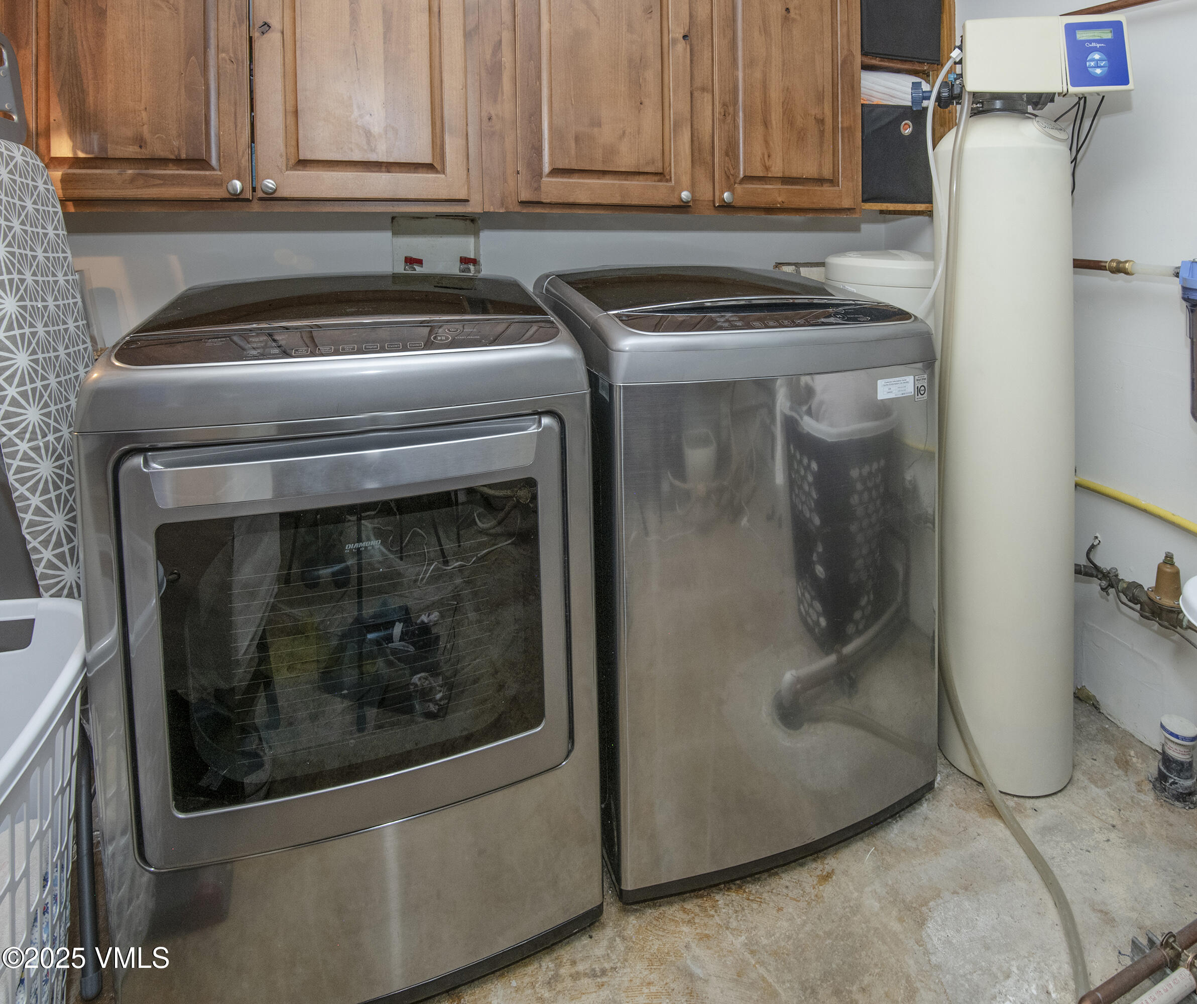 Edwards, Colorado 81632, United States, 4 Bedrooms Bedrooms, ,4 BathroomsBathrooms,Residential,Pending,103954