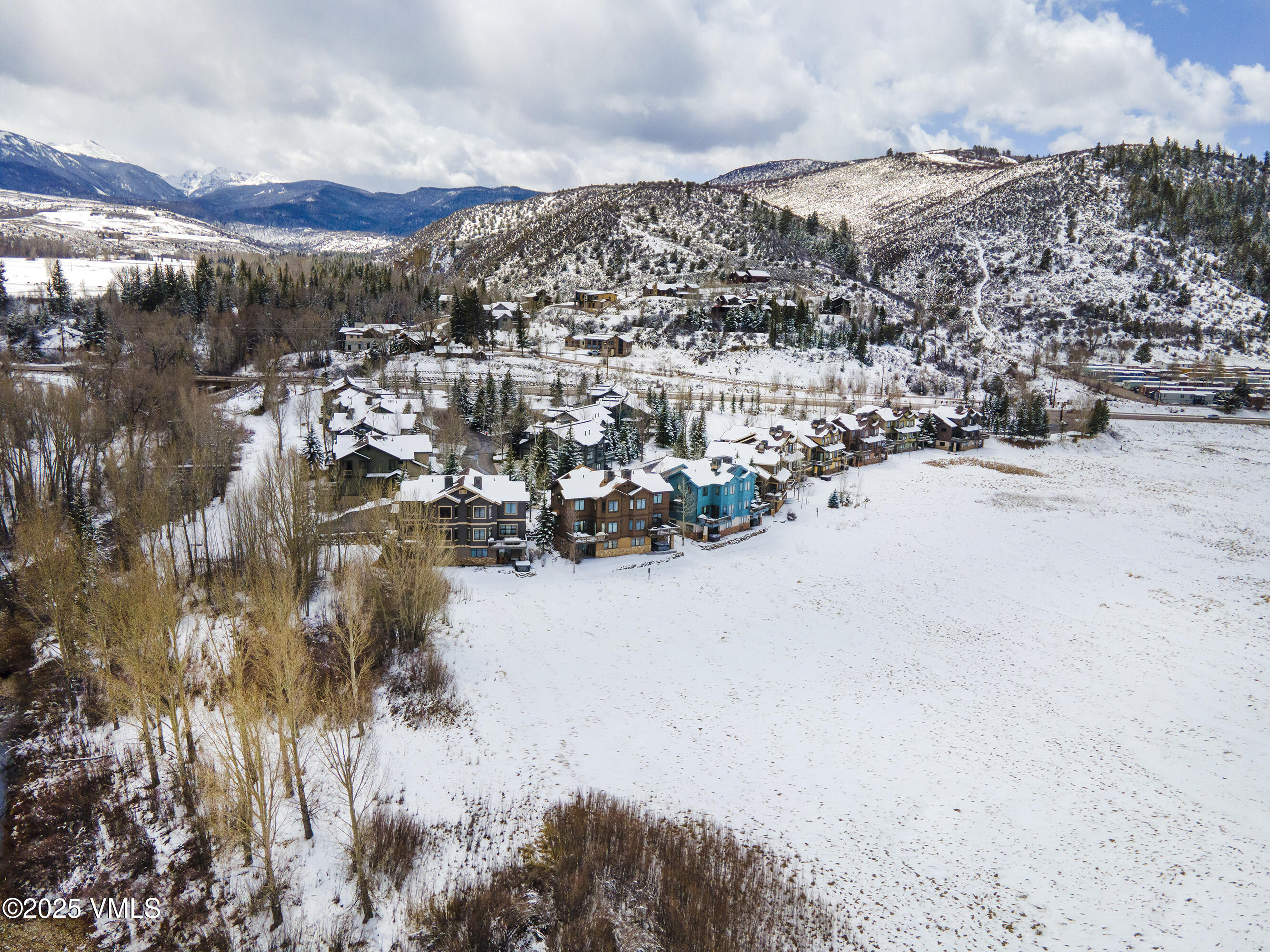 Edwards, Colorado 81632, United States, 4 Bedrooms Bedrooms, ,4 BathroomsBathrooms,Residential,Pending,103954