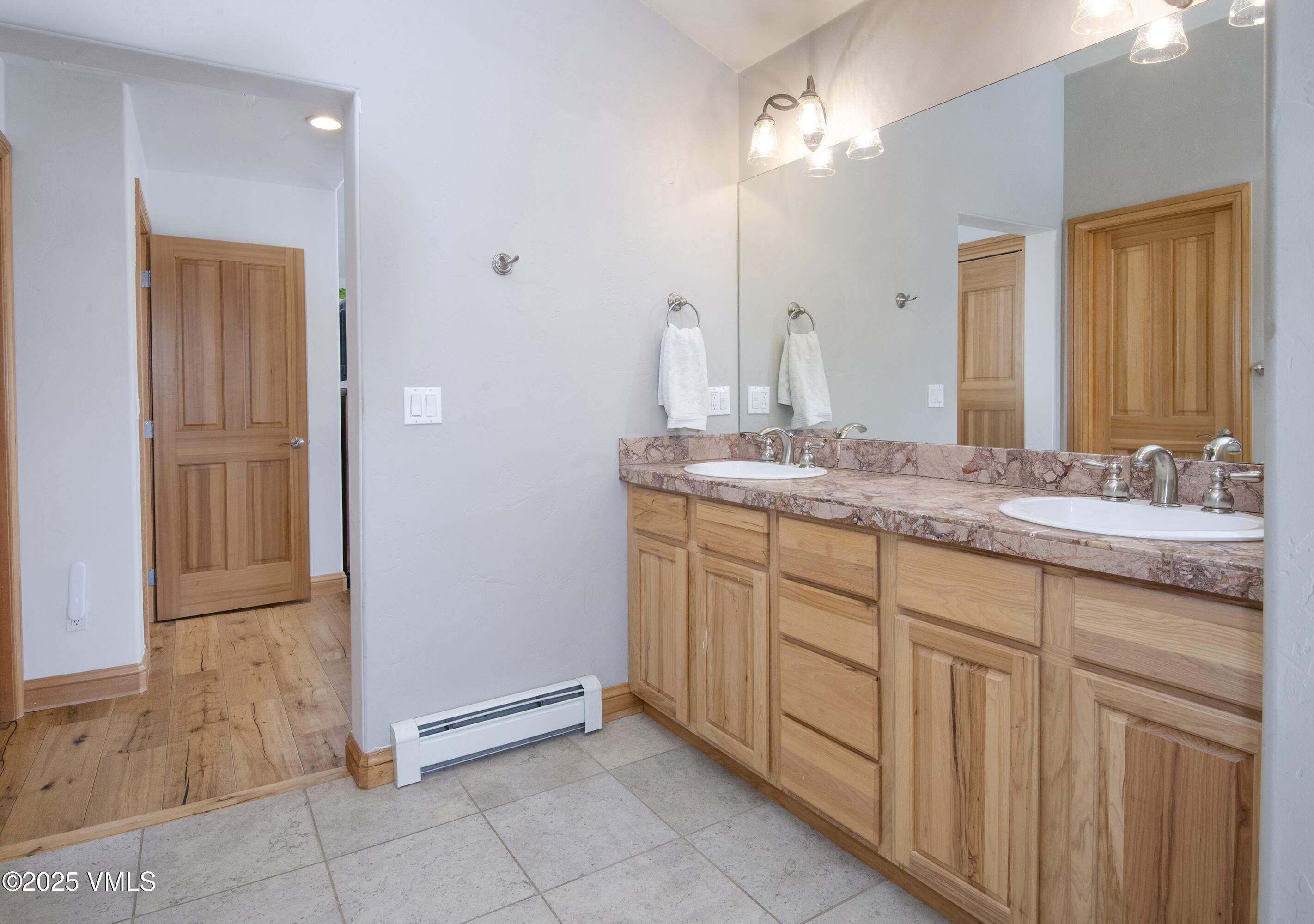 Edwards, Colorado 81632, United States, 4 Bedrooms Bedrooms, ,4 BathroomsBathrooms,Residential,Pending,103954