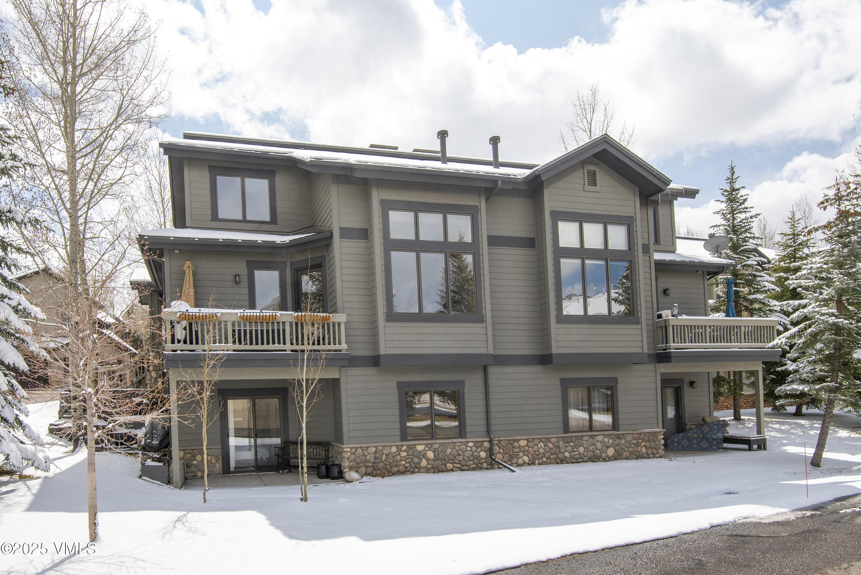 Edwards, Colorado 81632, United States, 4 Bedrooms Bedrooms, ,4 BathroomsBathrooms,Residential,Pending,103954