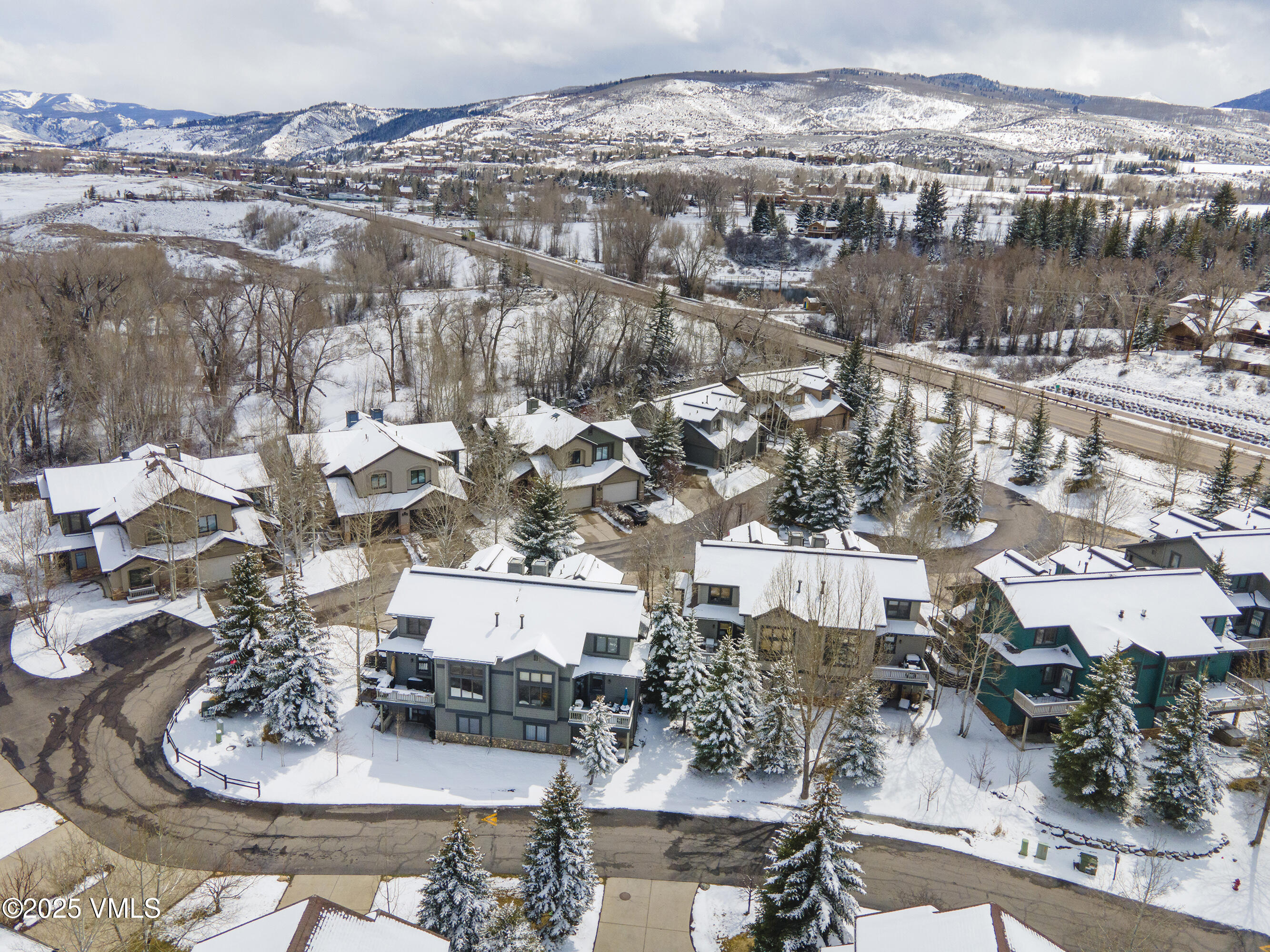 Edwards, Colorado 81632, United States, 4 Bedrooms Bedrooms, ,4 BathroomsBathrooms,Residential,Pending,103954