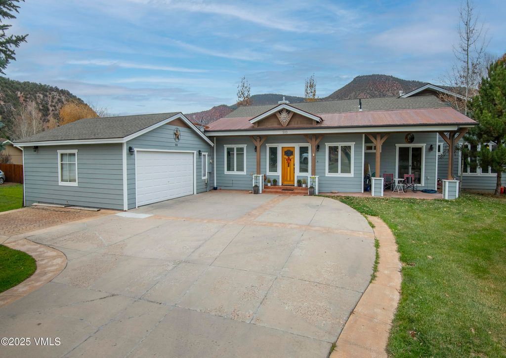 Photo of 510 Park View Lane, Gypsum, CO 81637 (MLS # 1012973)