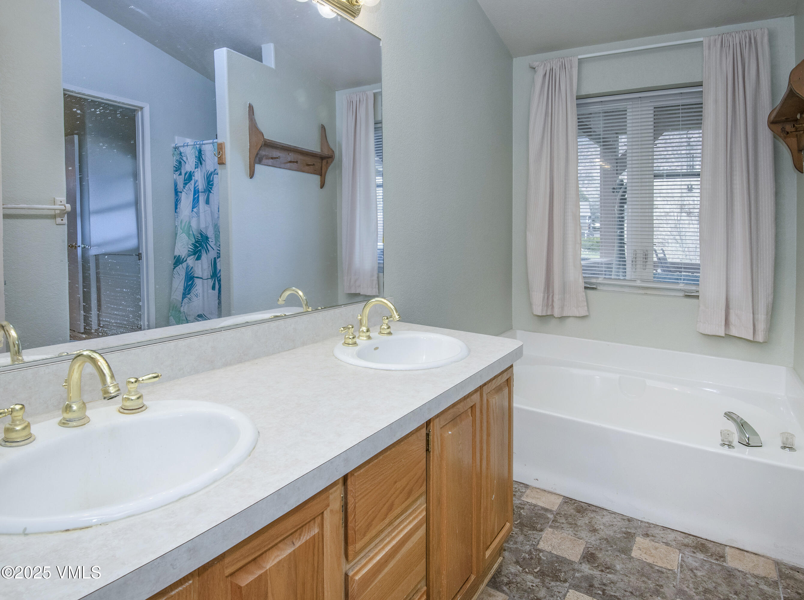 Gypsum, Colorado 81637, United States, 3 Bedrooms Bedrooms, ,3 BathroomsBathrooms,Residential,Active,239153