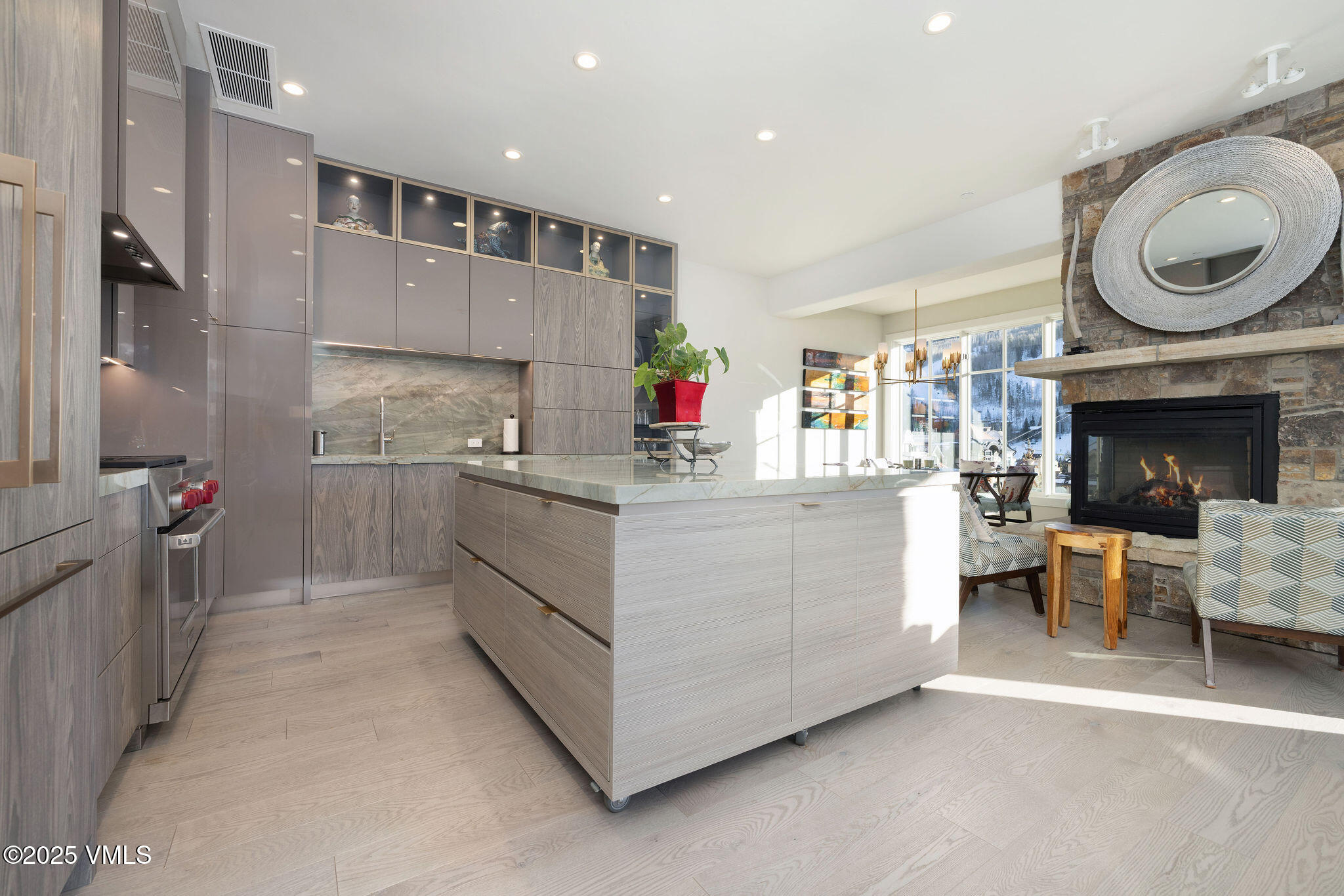 Vail, Colorado 81657, United States, 2 Bedrooms Bedrooms, ,3 BathroomsBathrooms,Residential,Active,257302