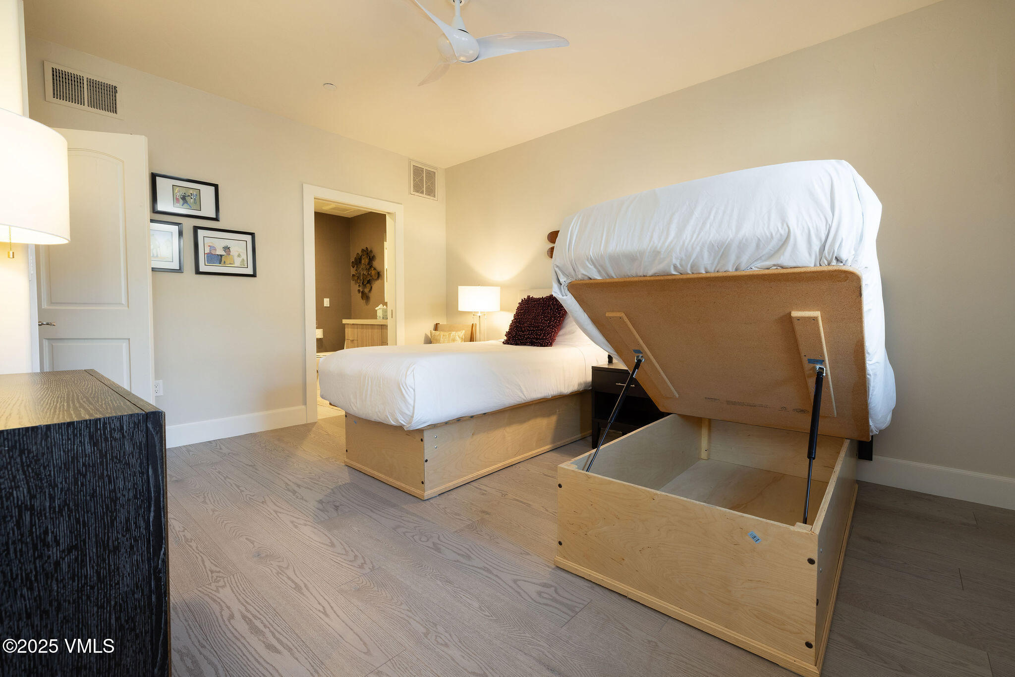 Vail, Colorado 81657, United States, 2 Bedrooms Bedrooms, ,3 BathroomsBathrooms,Residential,Active,257302