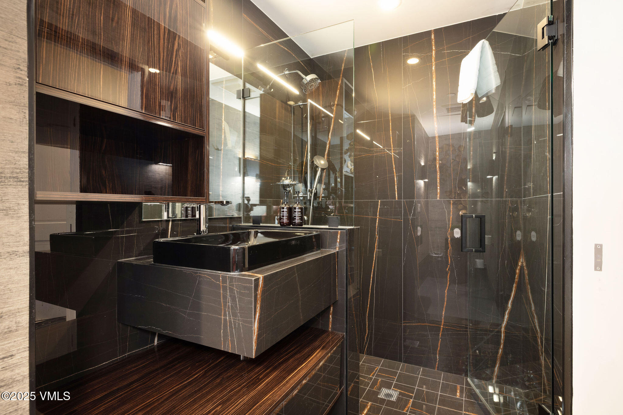 Vail, Colorado 81657, United States, 2 Bedrooms Bedrooms, ,3 BathroomsBathrooms,Residential,Active,257302