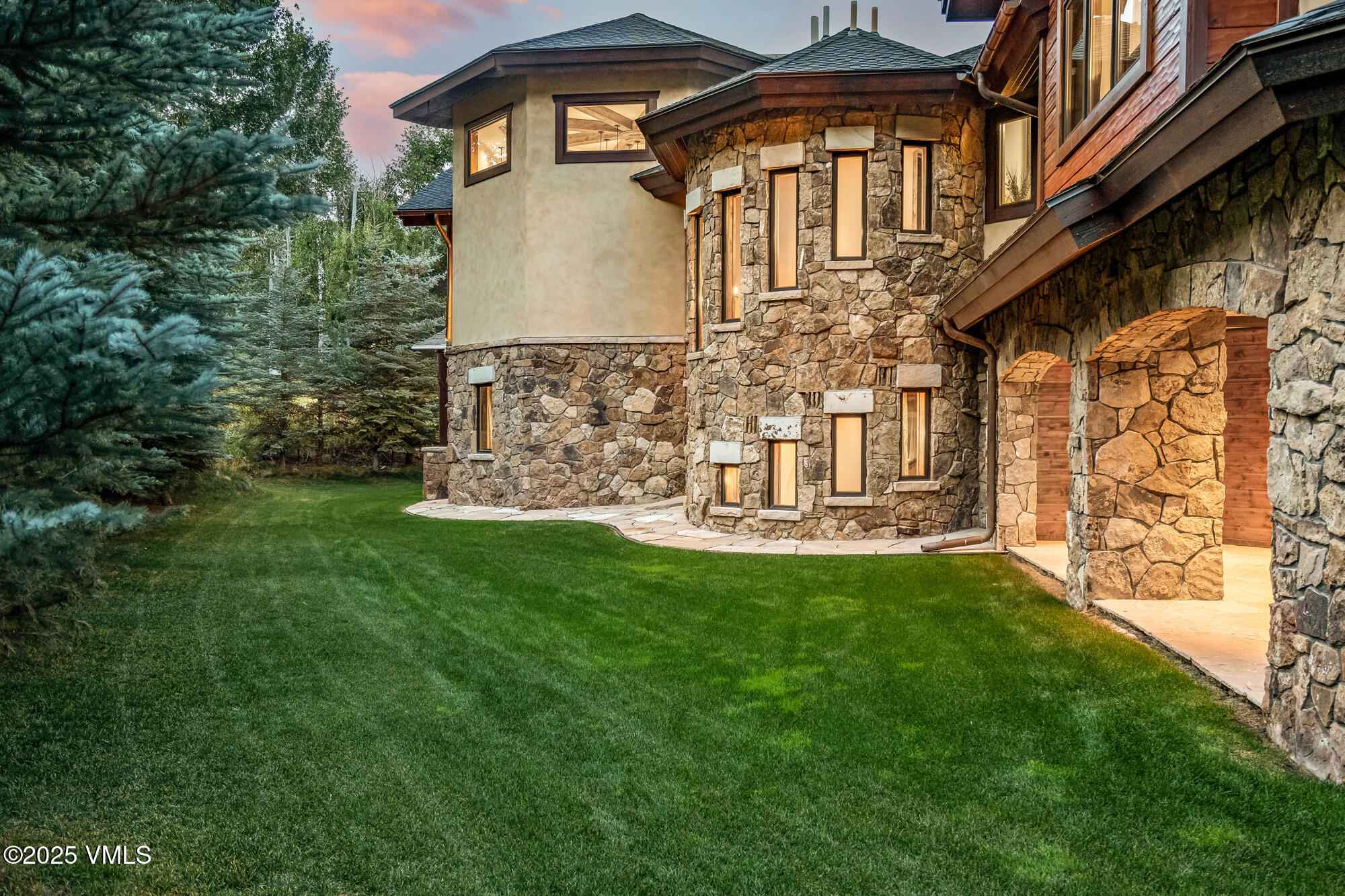Vail, Colorado 81657, United States, 5 Bedrooms Bedrooms, ,6 BathroomsBathrooms,Residential,Active,249140