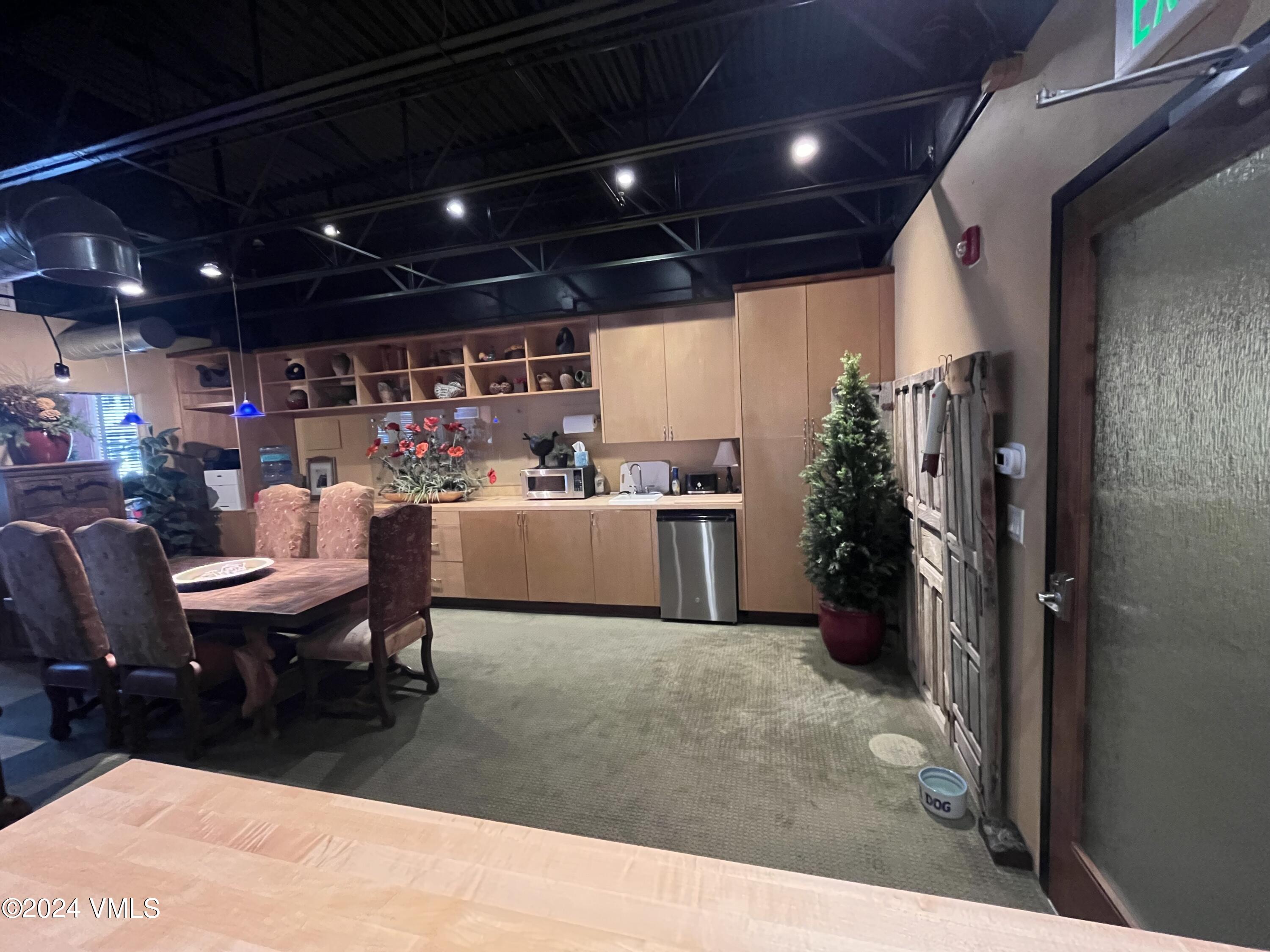 Edwards, Colorado 81632, United States, ,Commercial,Pending,69262