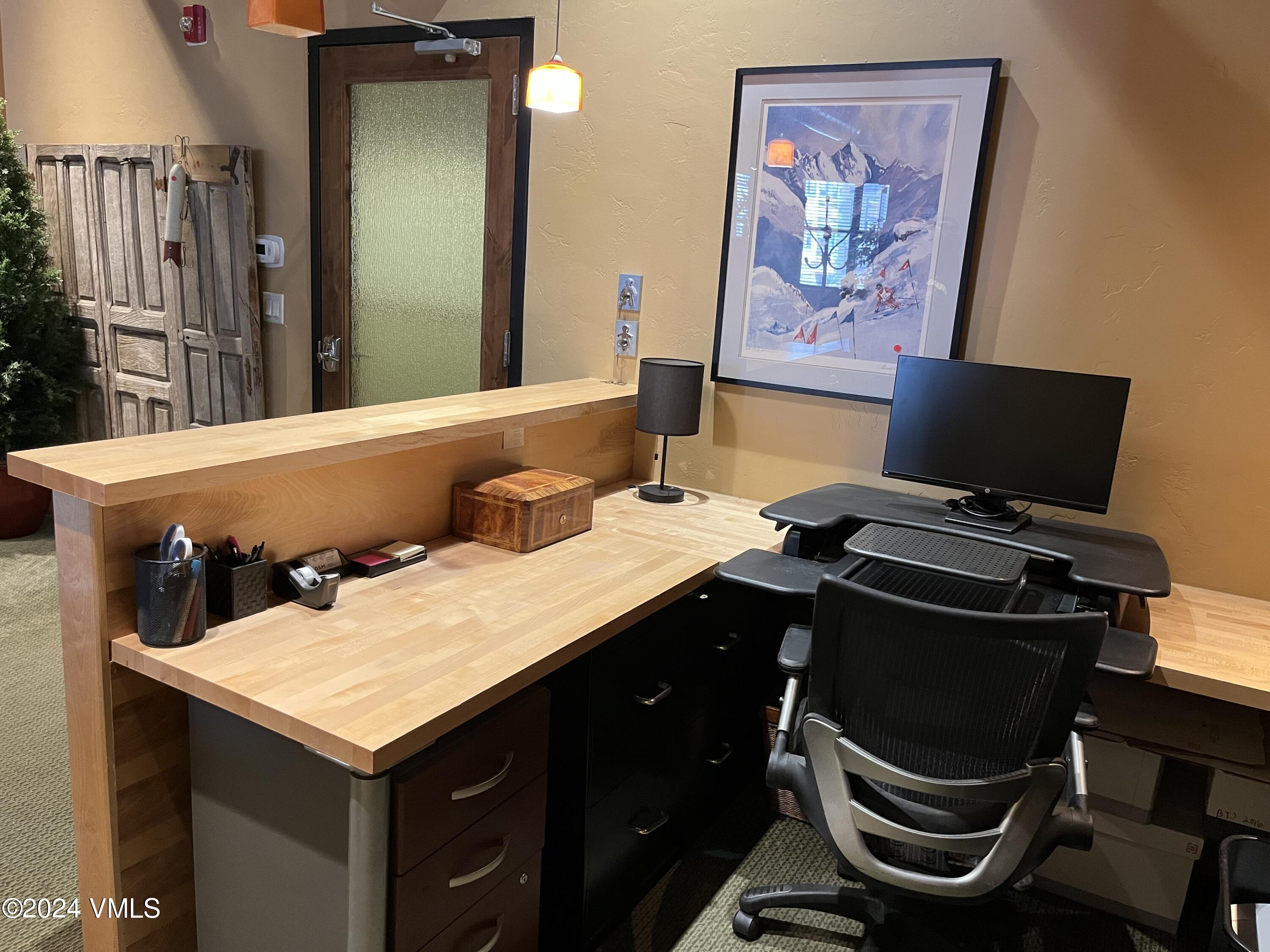 Edwards, Colorado 81632, United States, ,Commercial,Pending,69262