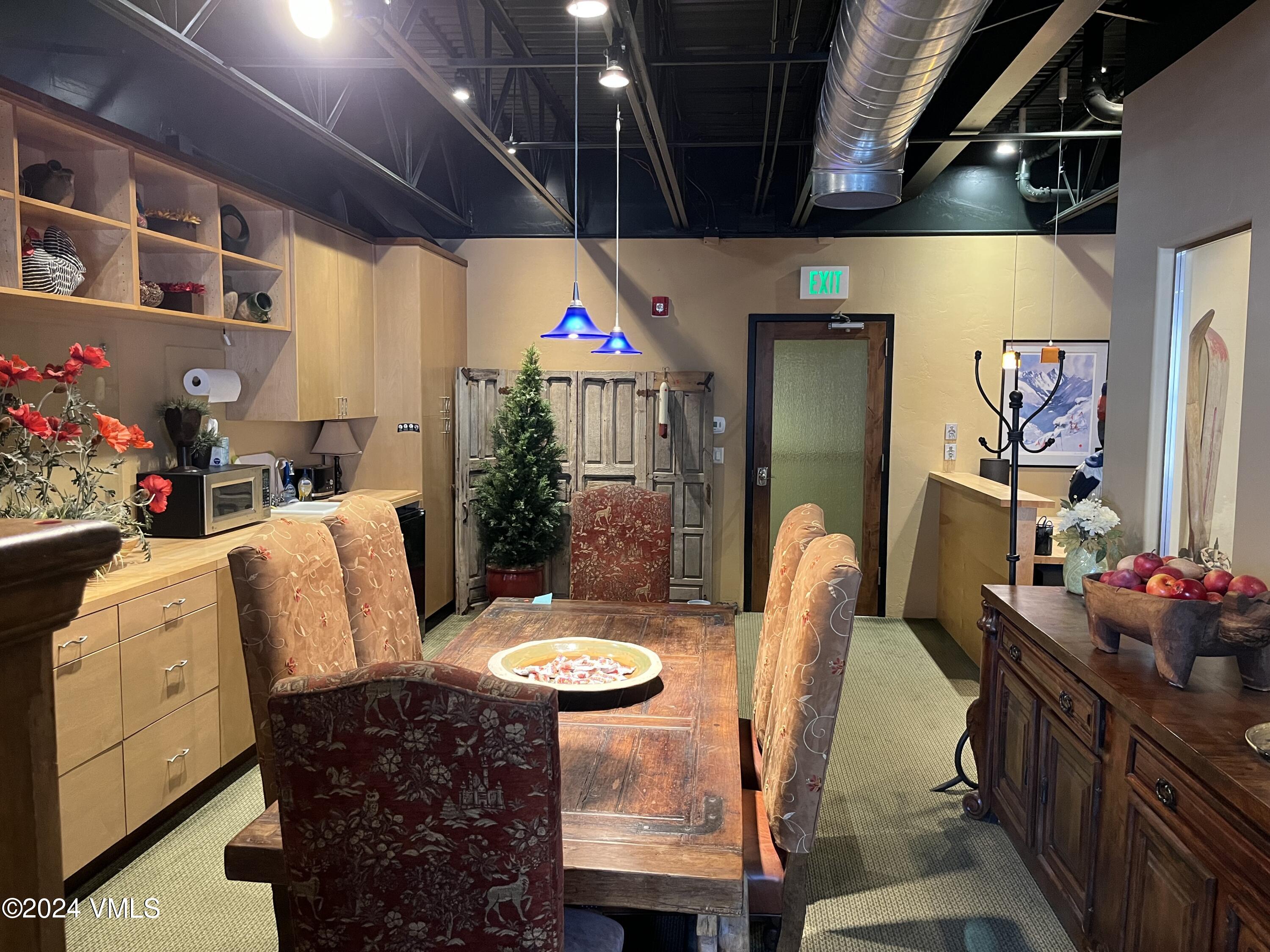 Edwards, Colorado 81632, United States, ,Commercial,Pending,69262