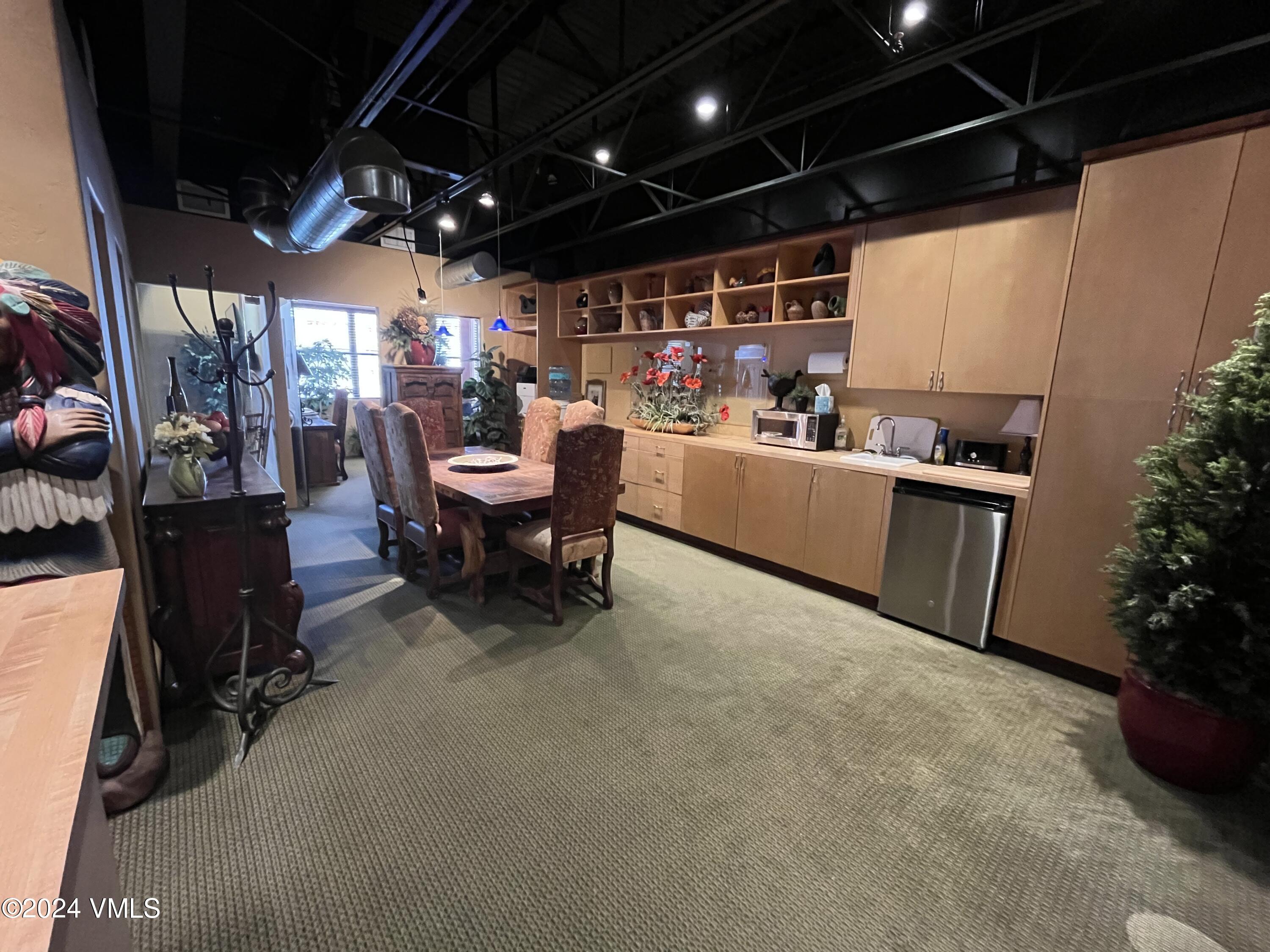 Edwards, Colorado 81632, United States, ,Commercial,Pending,69262