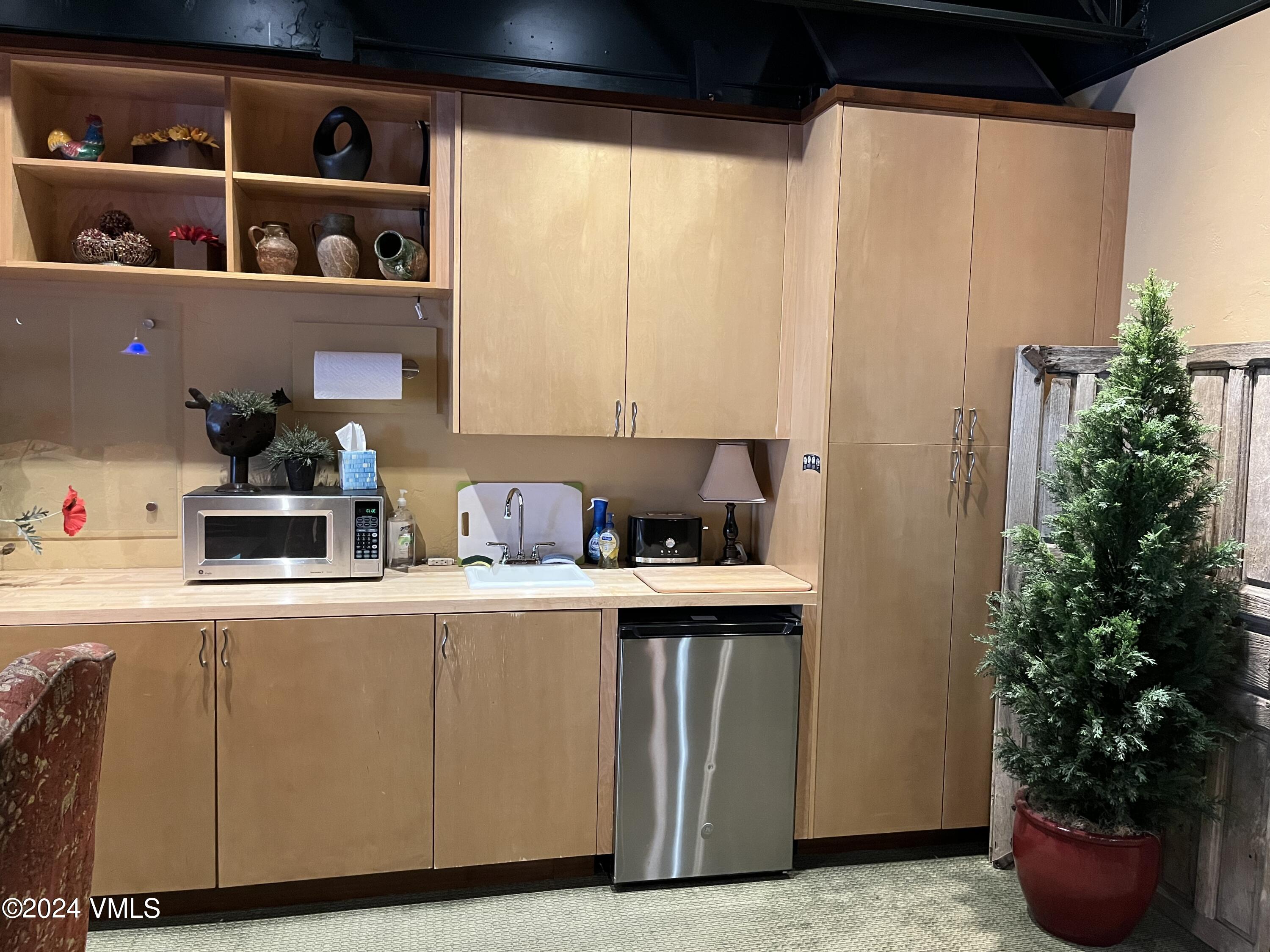 Edwards, Colorado 81632, United States, ,Commercial,Pending,69262