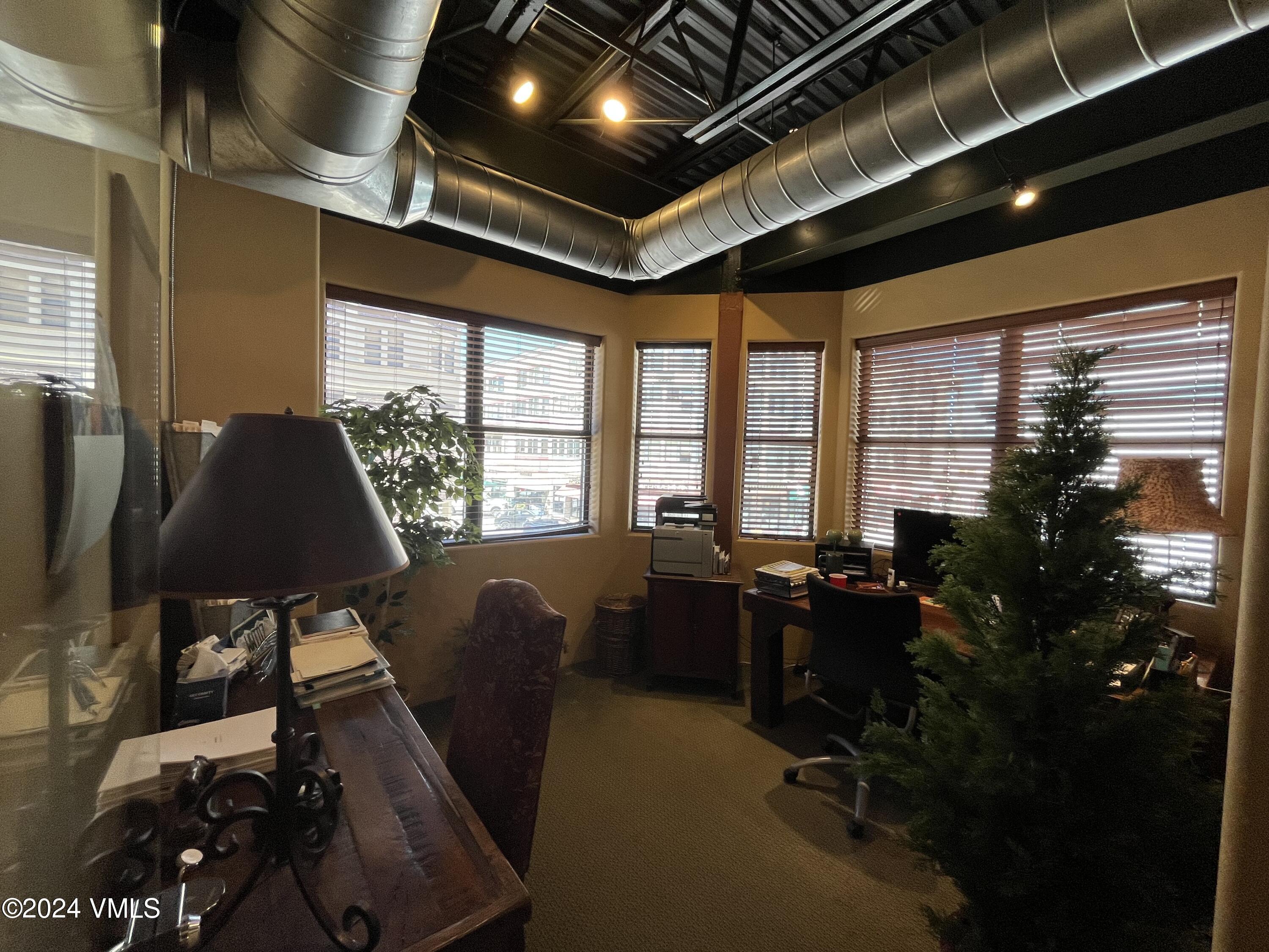 Edwards, Colorado 81632, United States, ,Commercial,Pending,69262