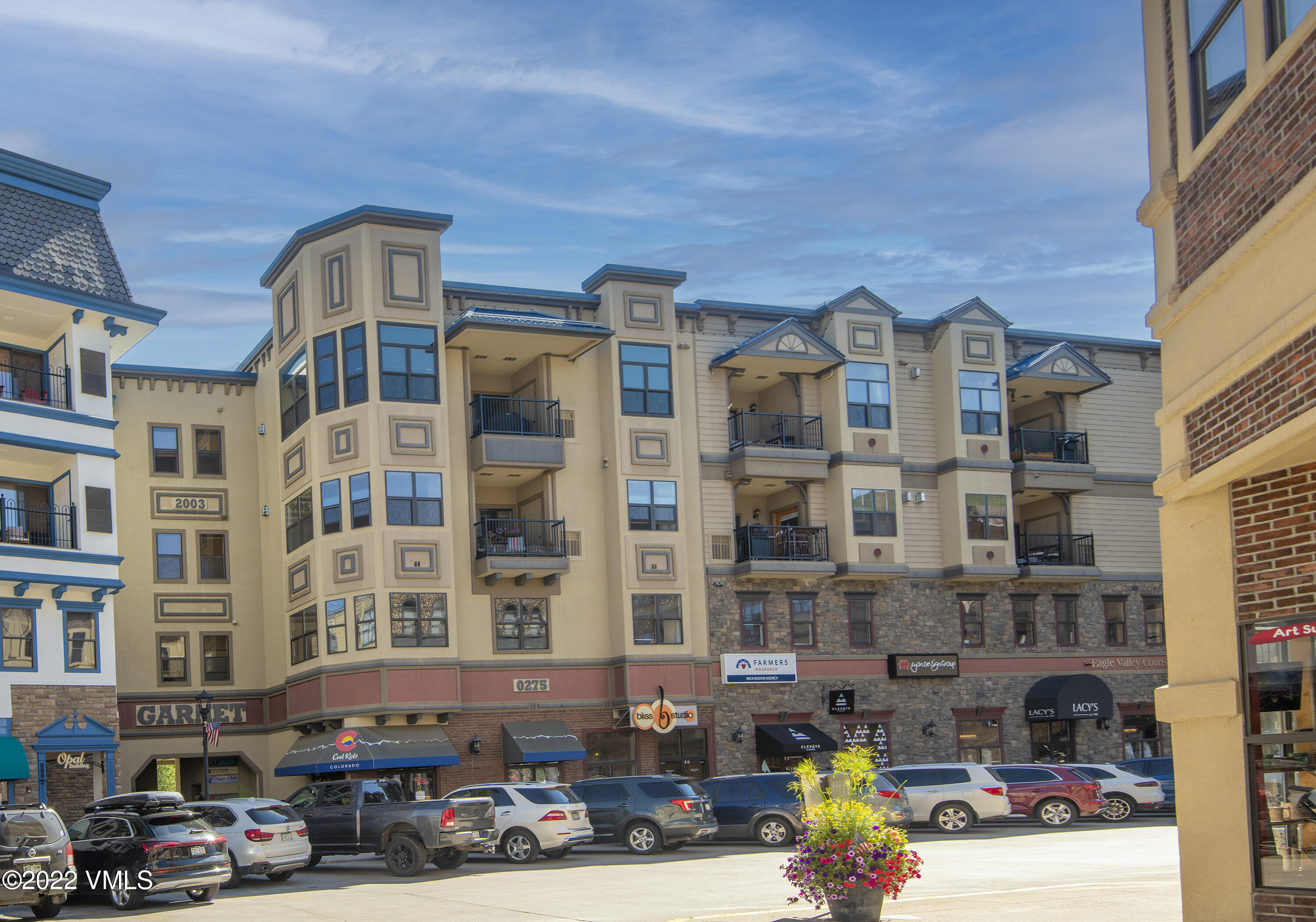 Edwards, Colorado 81632, United States, ,Commercial,Pending,69262