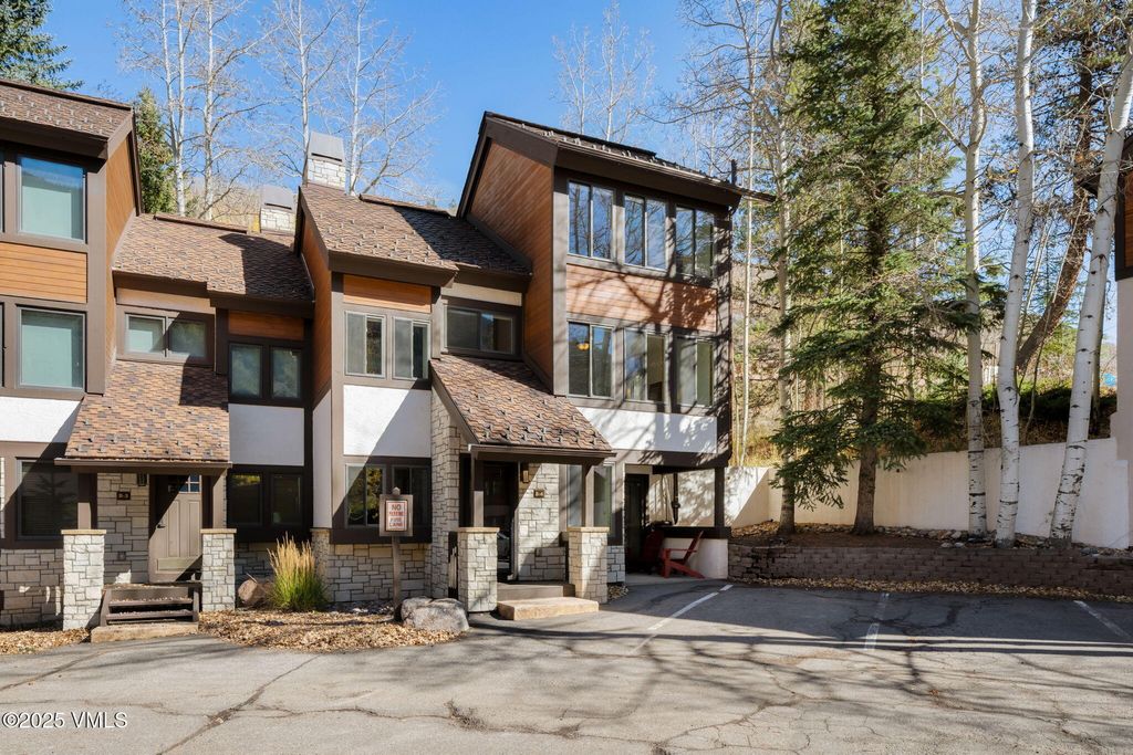 Photo of 4770 Bighorn Road #B4, Vail, CO 81657 (MLS # 1012984)