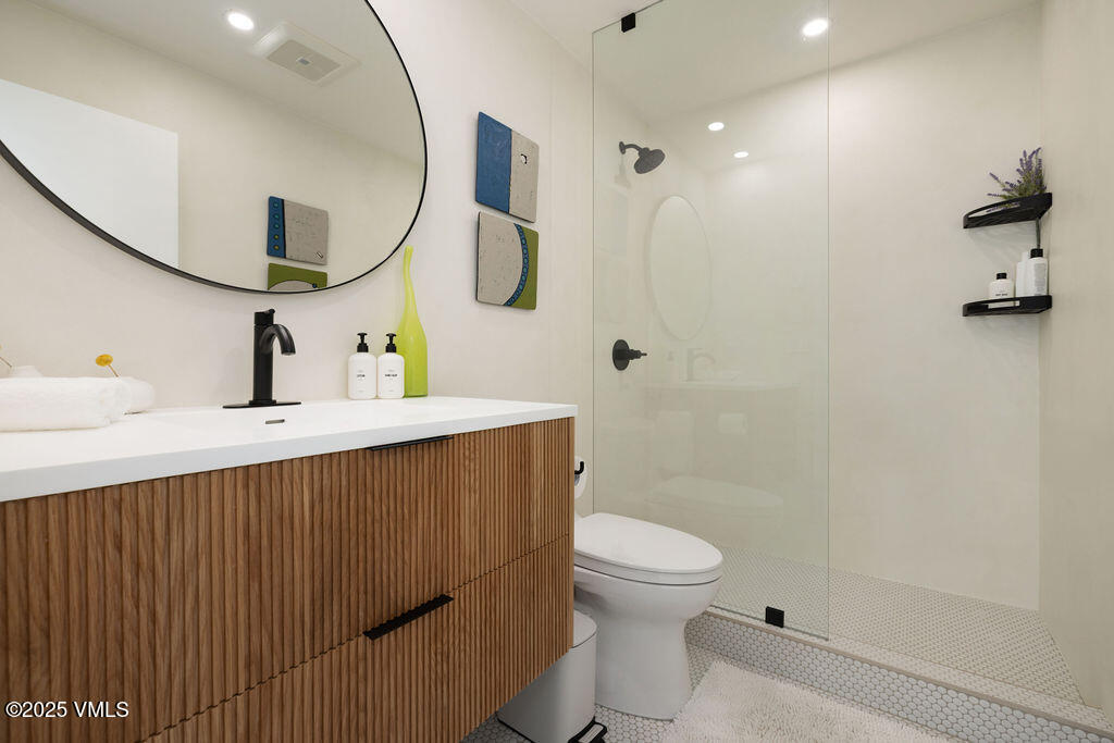 Vail, Colorado 81657, United States, 3 Bedrooms Bedrooms, ,2 BathroomsBathrooms,Residential,Active,255050