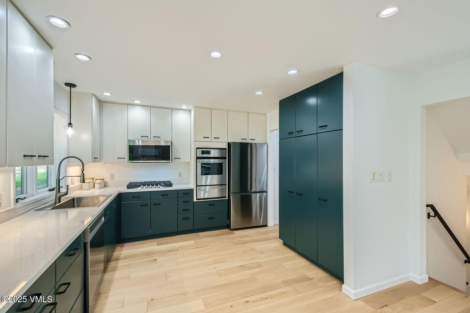 Vail, Colorado 81657, United States, 4 Bedrooms Bedrooms, ,3 BathroomsBathrooms,Residential,Active,201126