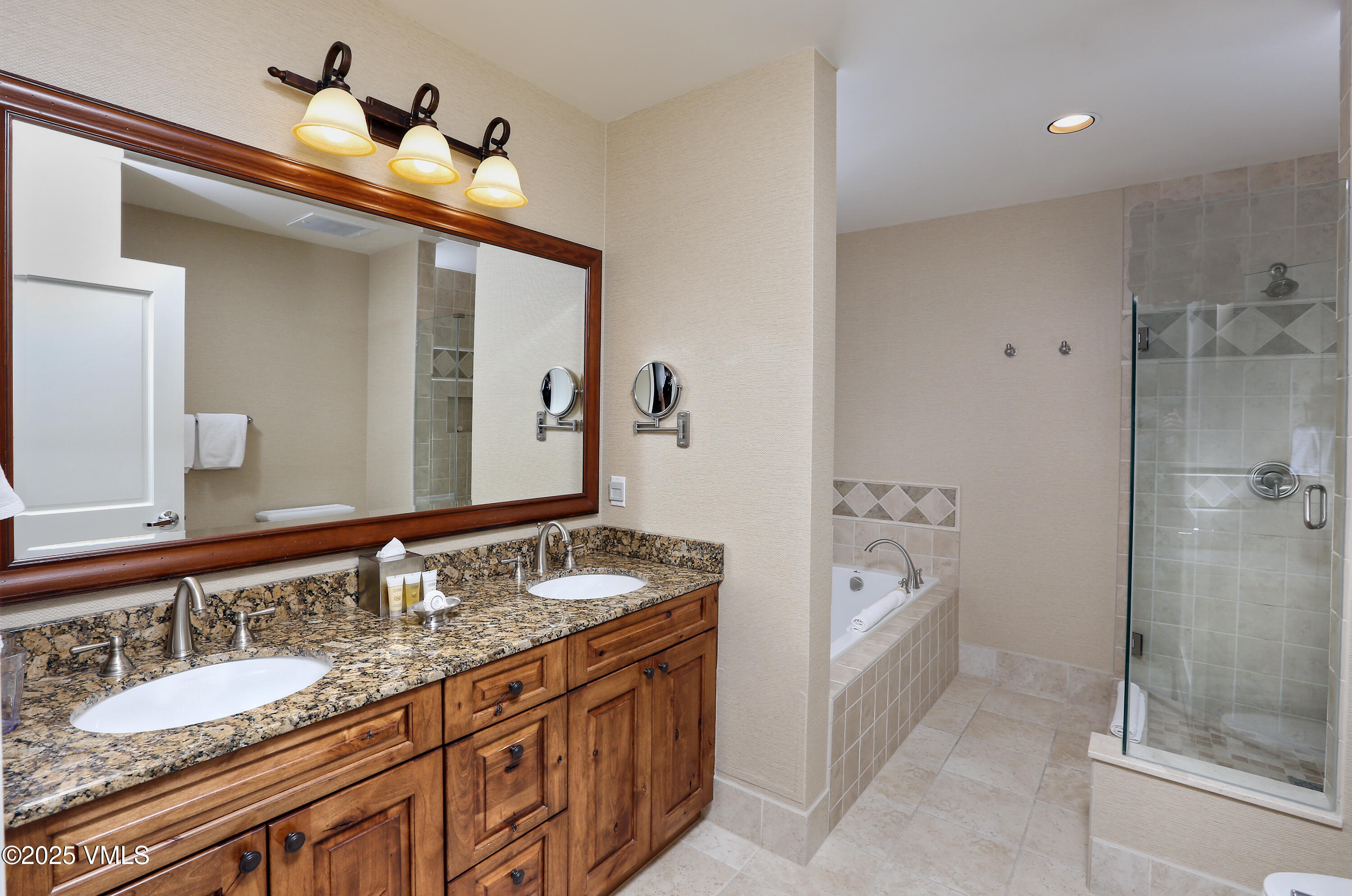 Avon, Colorado 81620, United States, 2 Bedrooms Bedrooms, ,2 BathroomsBathrooms,Residential,Active,6008