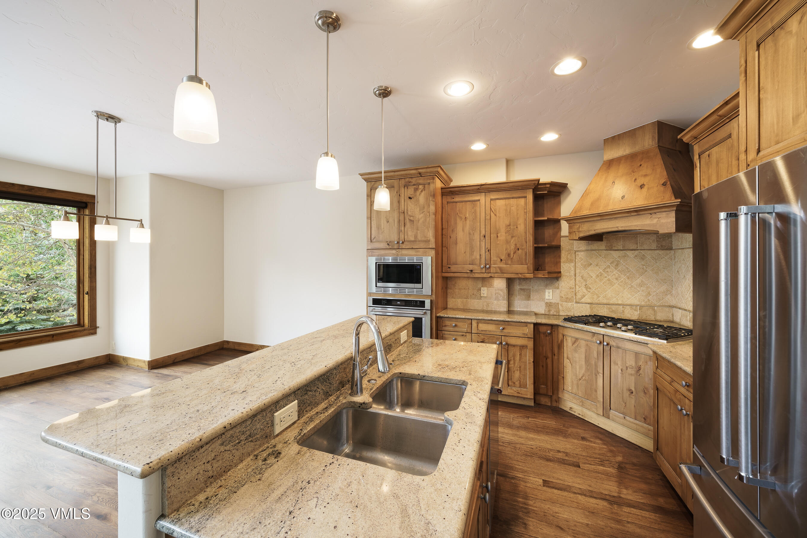 Edwards, Colorado 81632, United States, 5 Bedrooms Bedrooms, ,5 BathroomsBathrooms,Residential,Active,211368