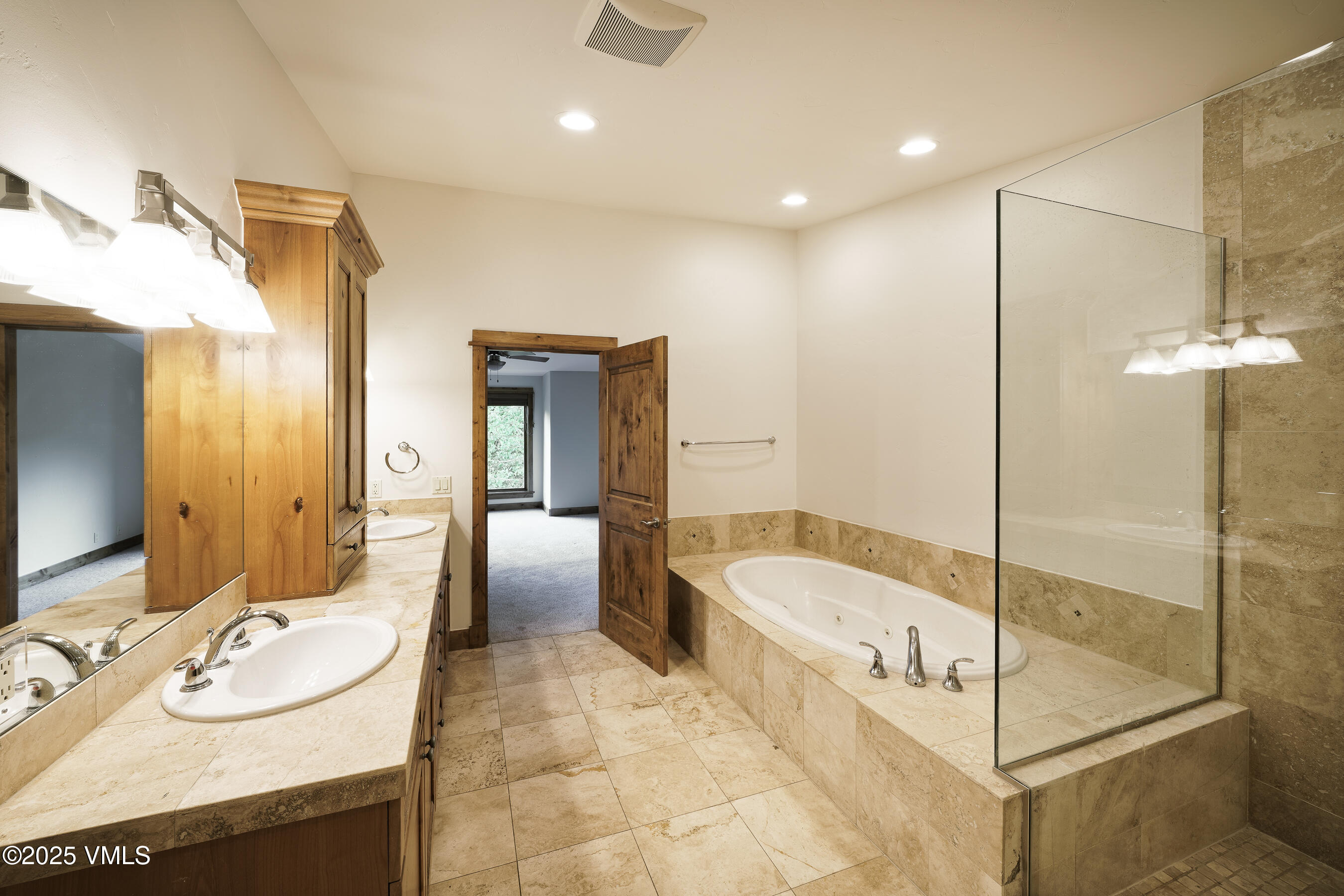 Edwards, Colorado 81632, United States, 5 Bedrooms Bedrooms, ,5 BathroomsBathrooms,Residential,Active,211368