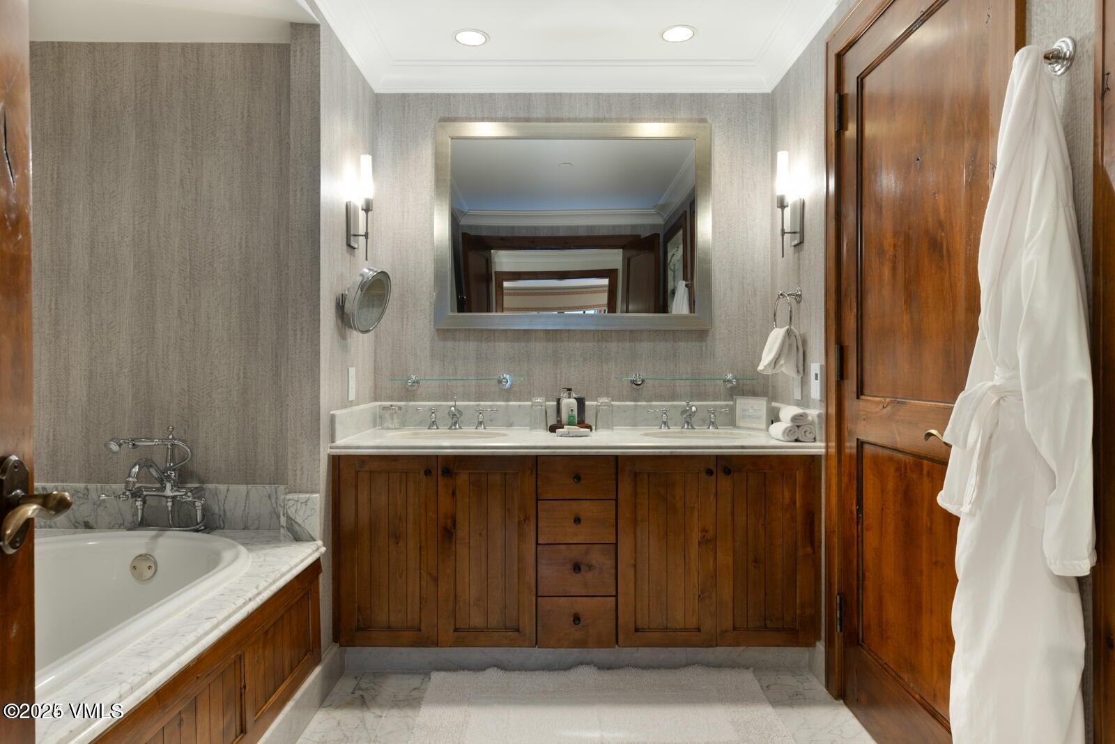 Avon, Colorado 81620, United States, 3 Bedrooms Bedrooms, ,4 BathroomsBathrooms,Residential,Active,65389