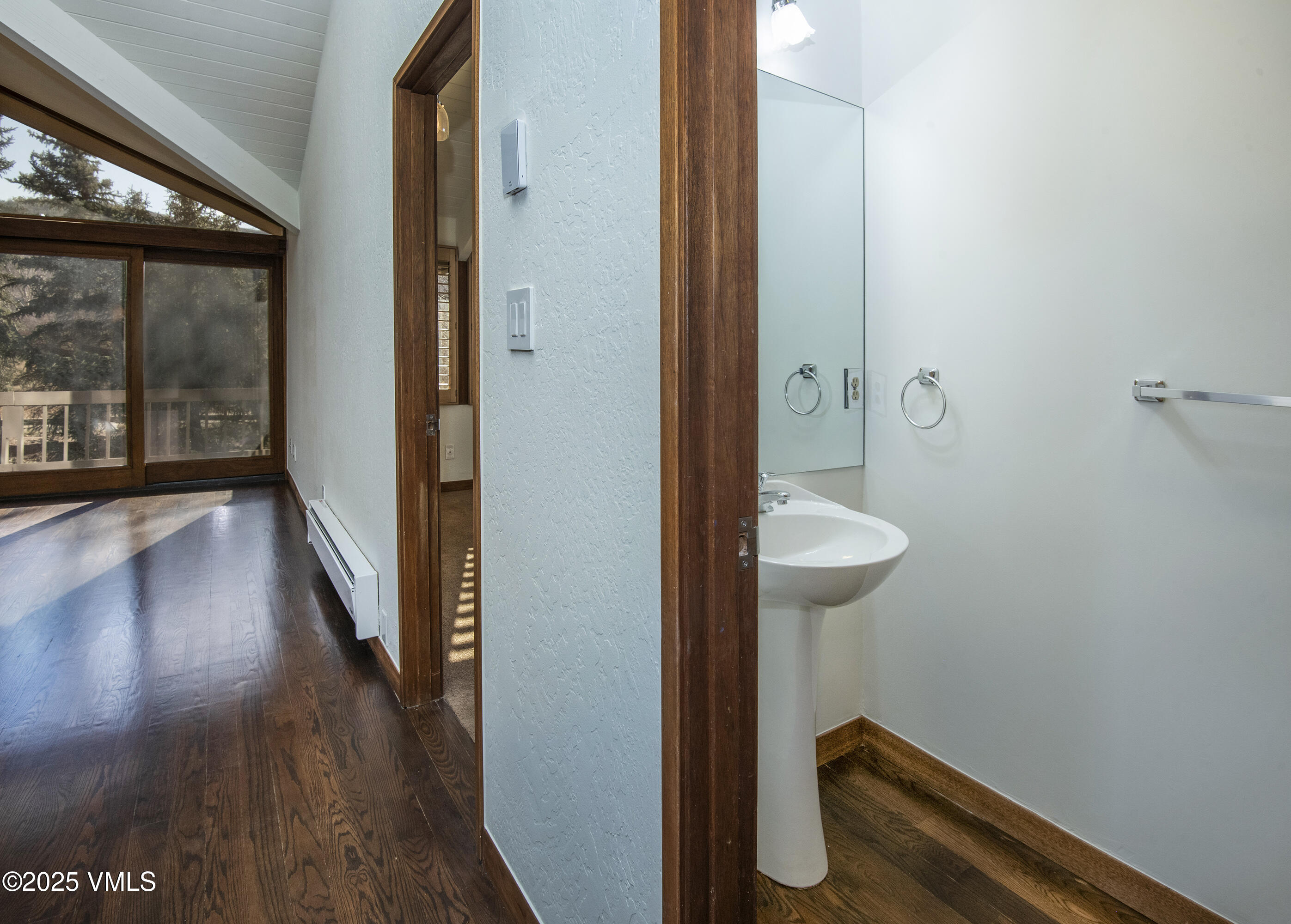 Edwards, Colorado 81632, United States, 3 Bedrooms Bedrooms, ,2 BathroomsBathrooms,Residential,Active,155940