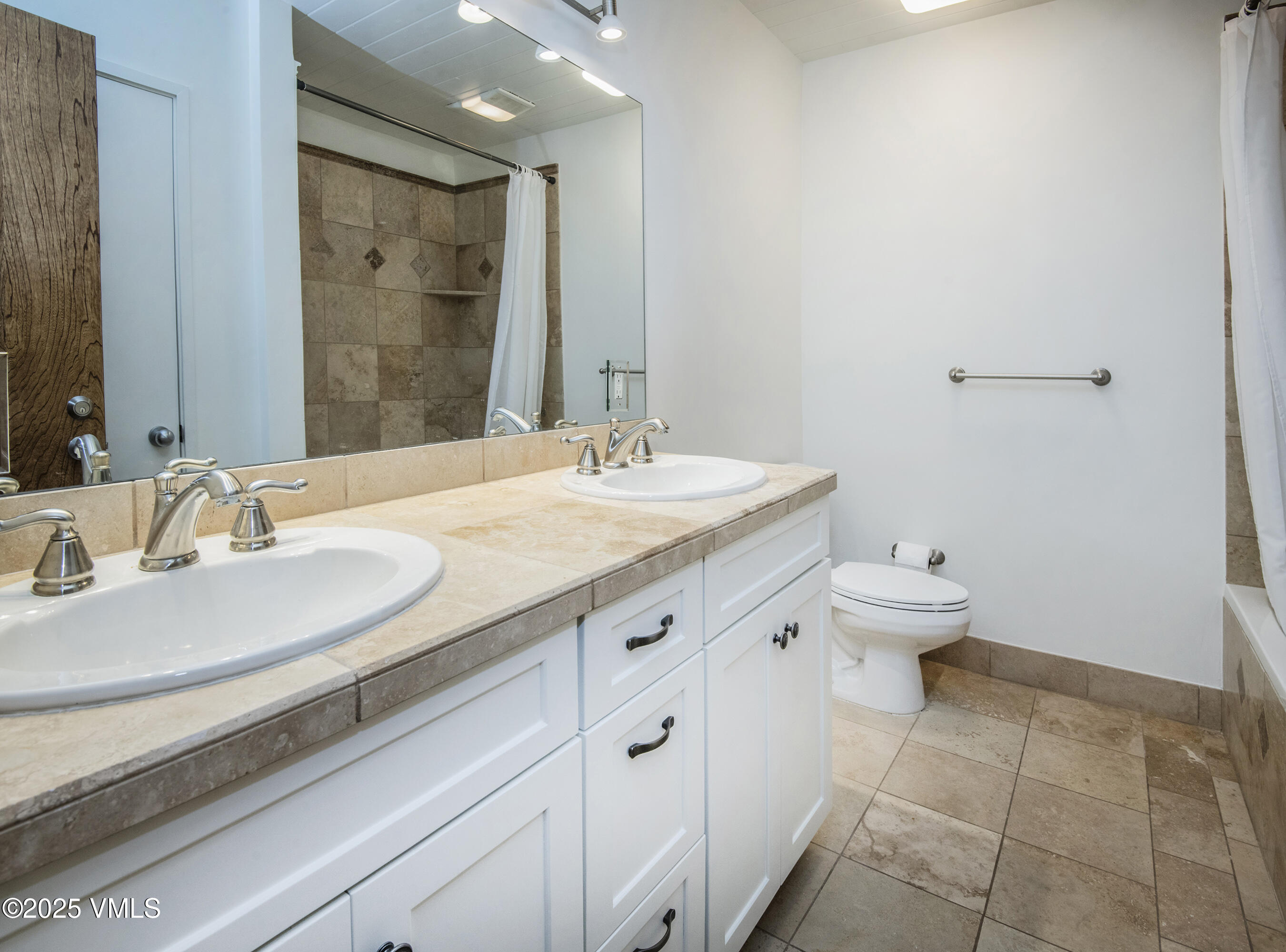 Edwards, Colorado 81632, United States, 3 Bedrooms Bedrooms, ,2 BathroomsBathrooms,Residential,Active,155940