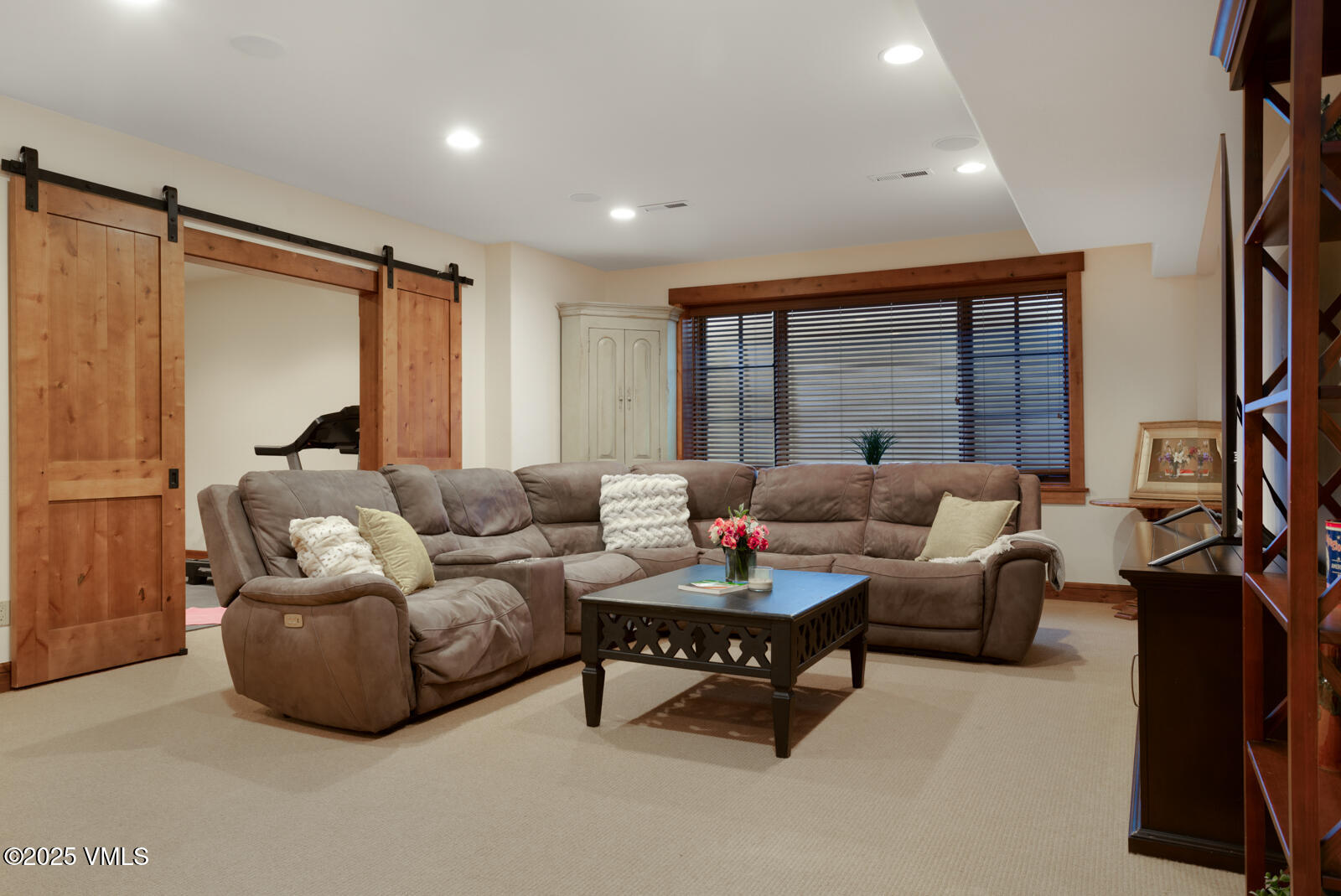 Gypsum, Colorado 81637, United States, 5 Bedrooms Bedrooms, ,6 BathroomsBathrooms,Residential,Active,90910