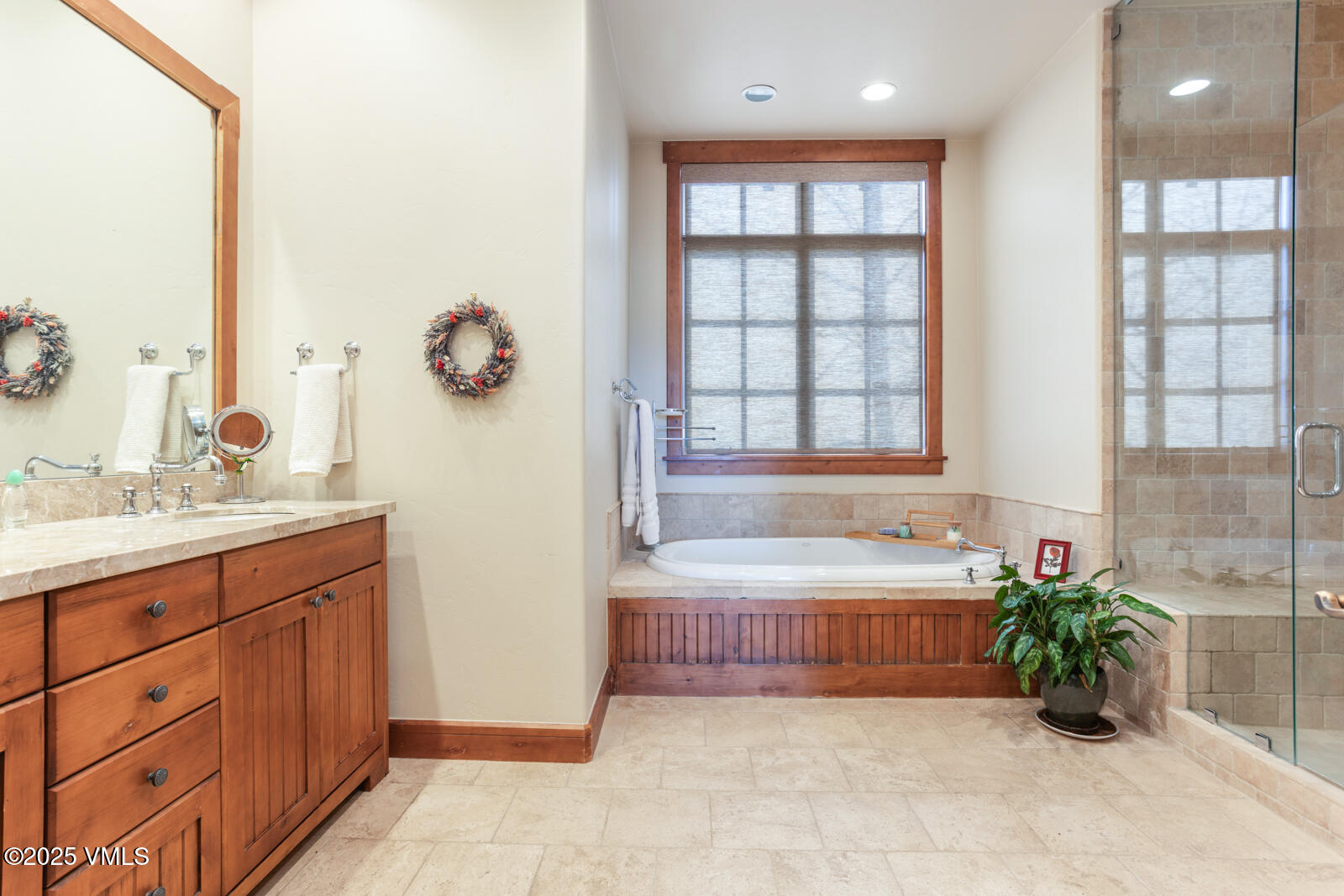 Gypsum, Colorado 81637, United States, 5 Bedrooms Bedrooms, ,6 BathroomsBathrooms,Residential,Active,90910