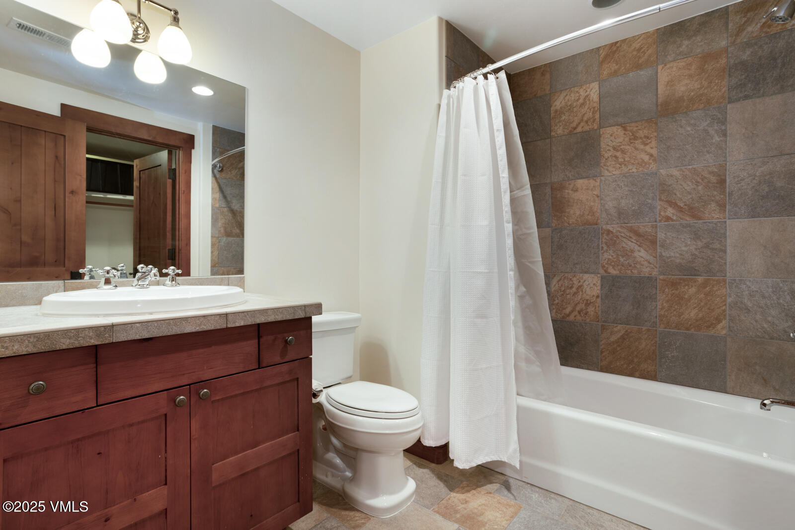 Gypsum, Colorado 81637, United States, 5 Bedrooms Bedrooms, ,6 BathroomsBathrooms,Residential,Active,90910