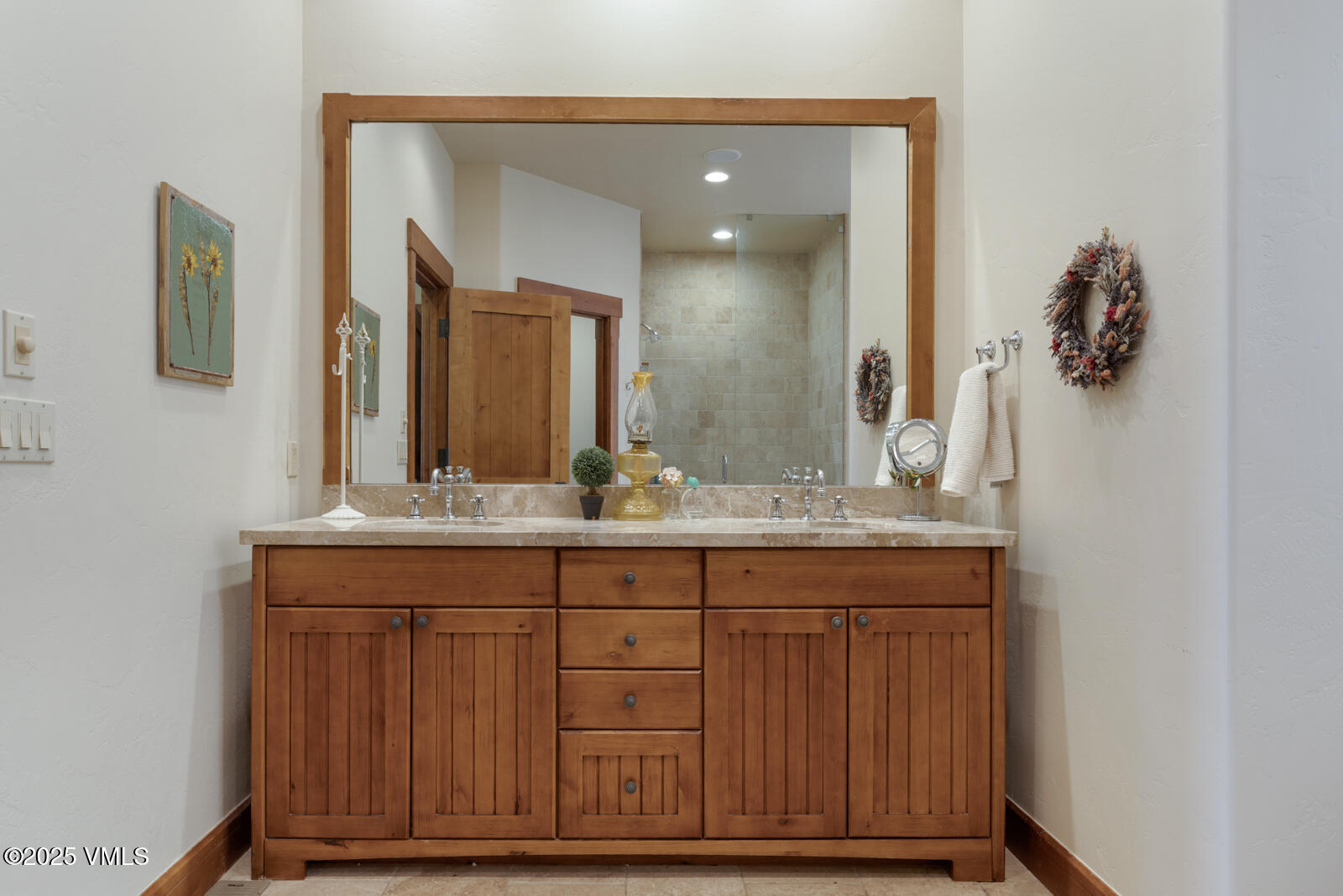 Gypsum, Colorado 81637, United States, 5 Bedrooms Bedrooms, ,6 BathroomsBathrooms,Residential,Active,90910