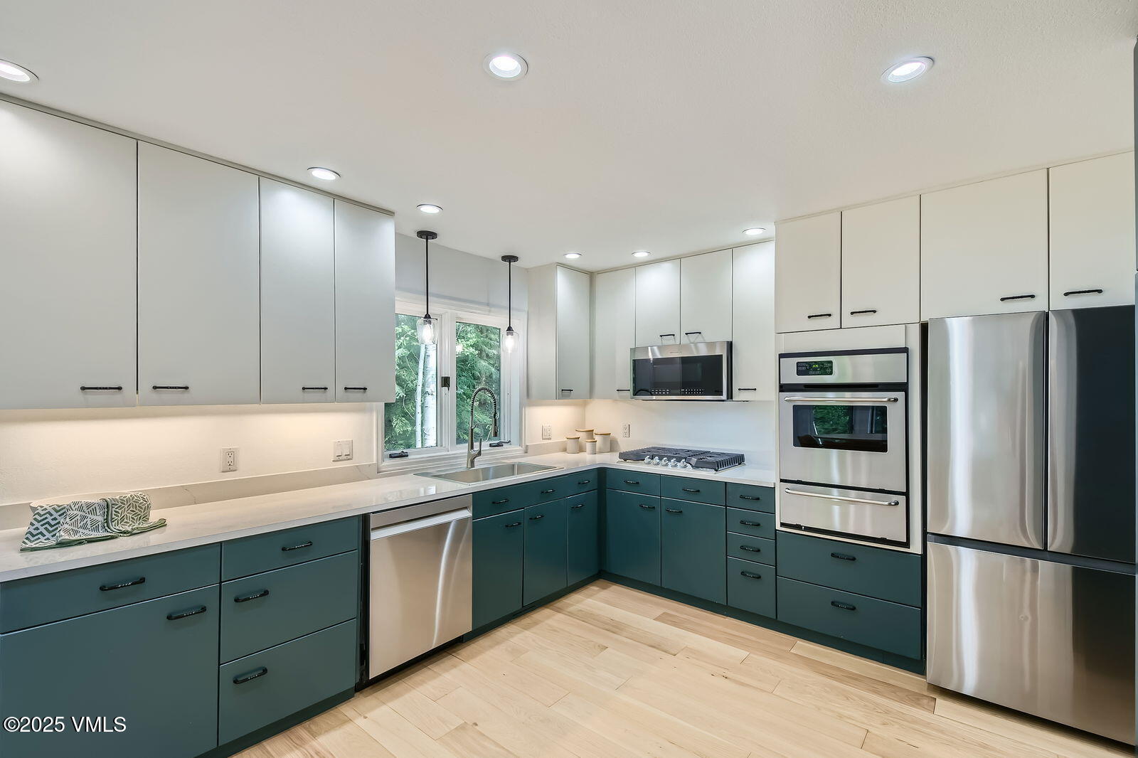 Vail, Colorado 81657, United States, 4 Bedrooms Bedrooms, ,3 BathroomsBathrooms,Residential,Active,155361