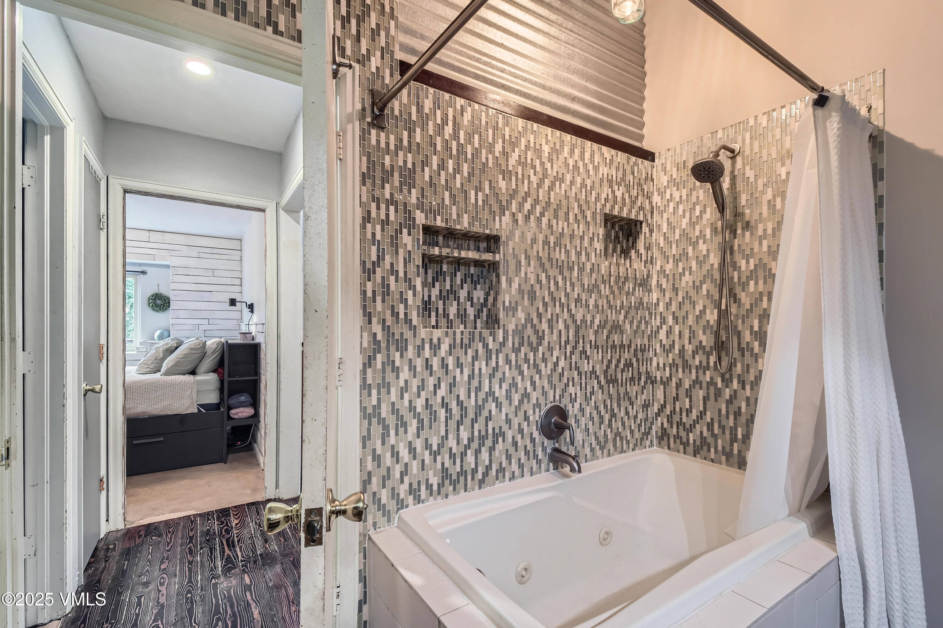 Eagle, Colorado 81631, United States, 4 Bedrooms Bedrooms, ,2 BathroomsBathrooms,Residential,Active,160022