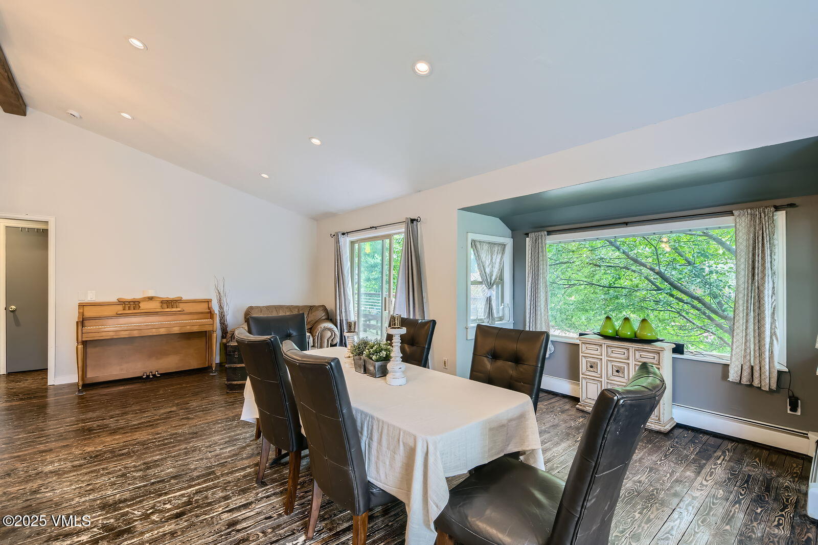 Eagle, Colorado 81631, United States, 4 Bedrooms Bedrooms, ,2 BathroomsBathrooms,Residential,Active,160022