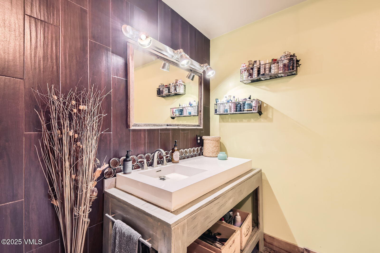 Eagle, Colorado 81631, United States, 4 Bedrooms Bedrooms, ,2 BathroomsBathrooms,Residential,Active,160022