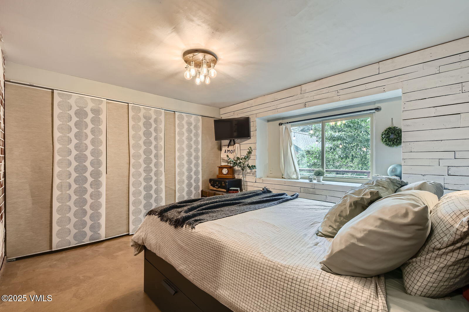 Eagle, Colorado 81631, United States, 4 Bedrooms Bedrooms, ,2 BathroomsBathrooms,Residential,Active,160022