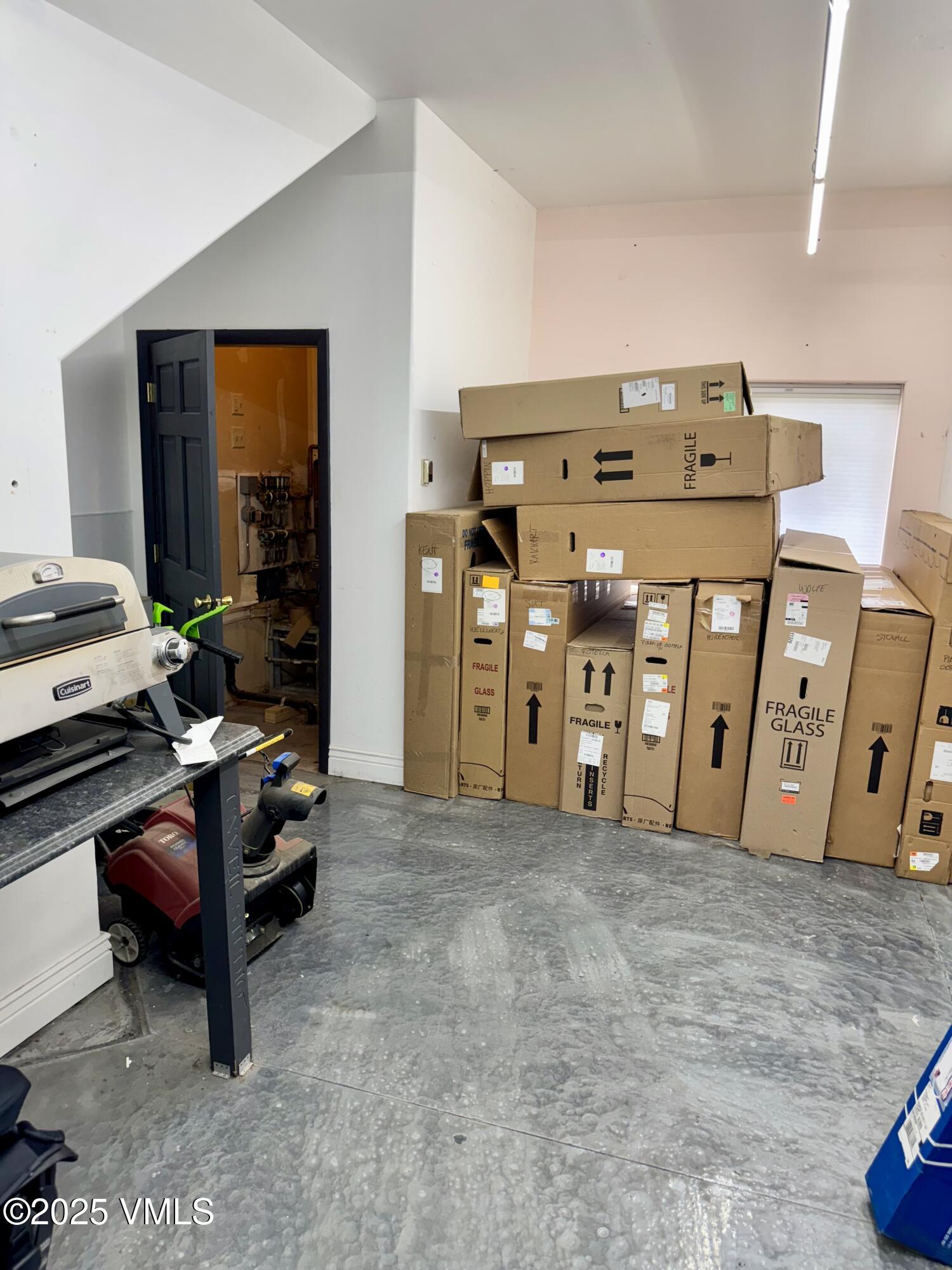 Eagle, Colorado 81631, United States, ,Commercial,Pending,124007