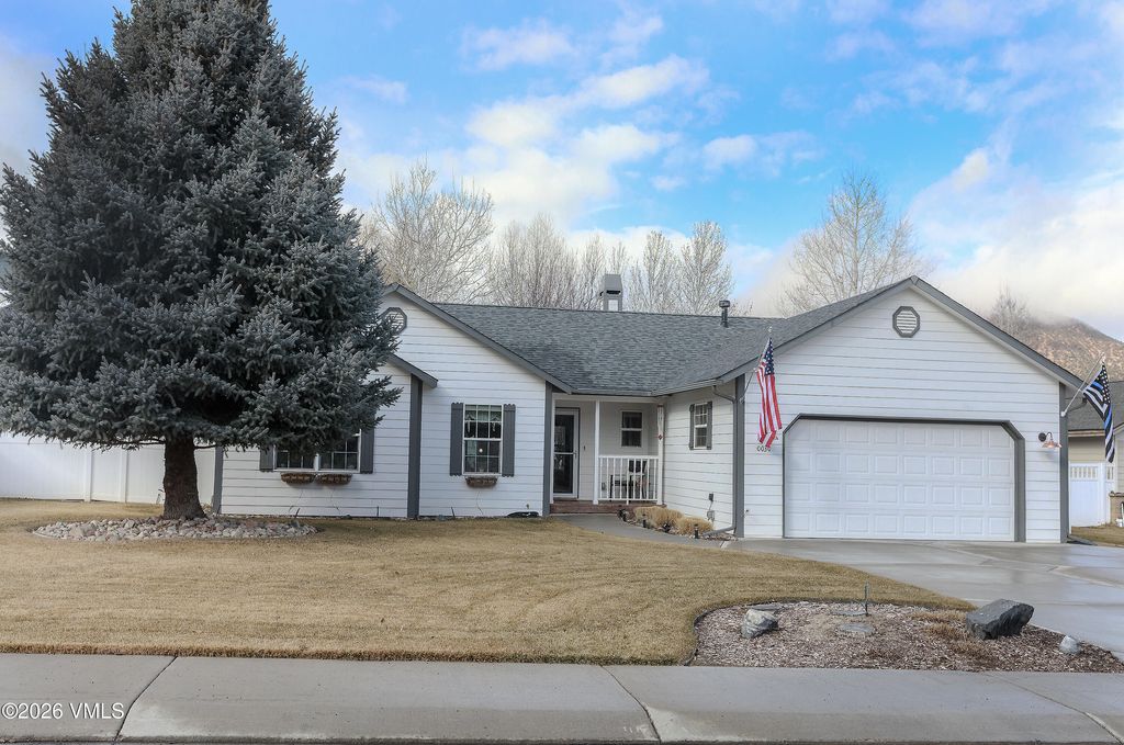 Photo of 30 Summer Meadow Street, Gypsum, CO 81637 (MLS # 1013557)