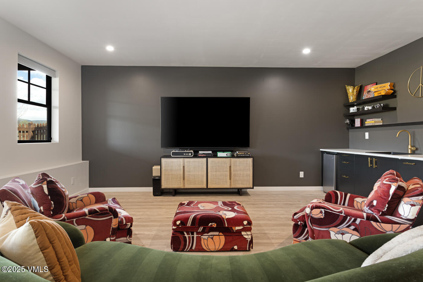 Eagle, Colorado 81631, United States, 5 Bedrooms Bedrooms, ,4 BathroomsBathrooms,Residential,Active,147081