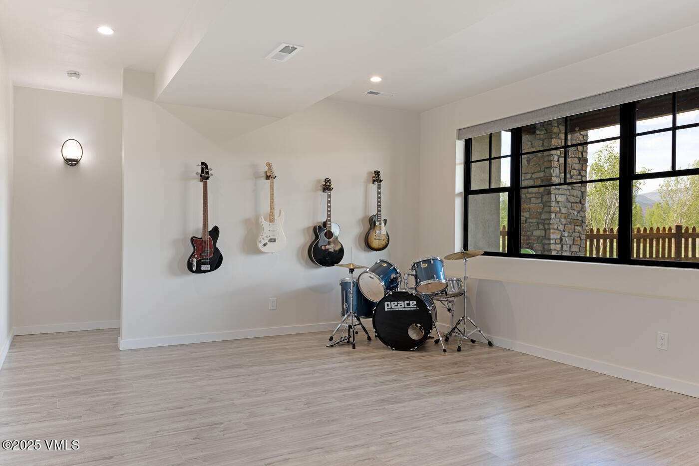 Eagle, Colorado 81631, United States, 5 Bedrooms Bedrooms, ,4 BathroomsBathrooms,Residential,Active,147081