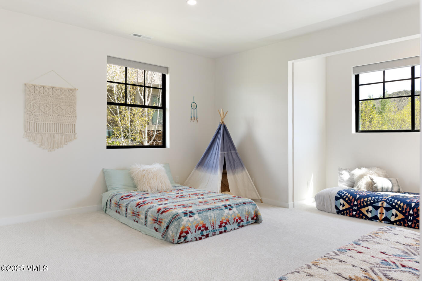 Eagle, Colorado 81631, United States, 5 Bedrooms Bedrooms, ,4 BathroomsBathrooms,Residential,Active,147081