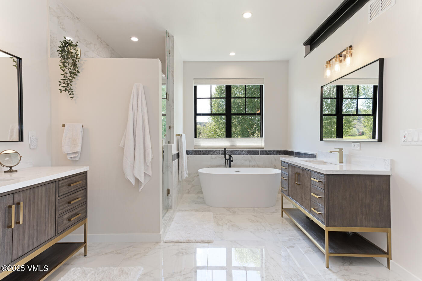 Eagle, Colorado 81631, United States, 5 Bedrooms Bedrooms, ,4 BathroomsBathrooms,Residential,Active,147081