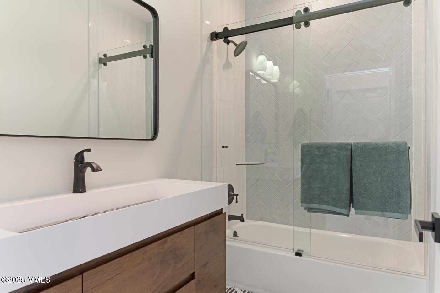 Eagle, Colorado 81631, United States, 5 Bedrooms Bedrooms, ,4 BathroomsBathrooms,Residential,Active,147081