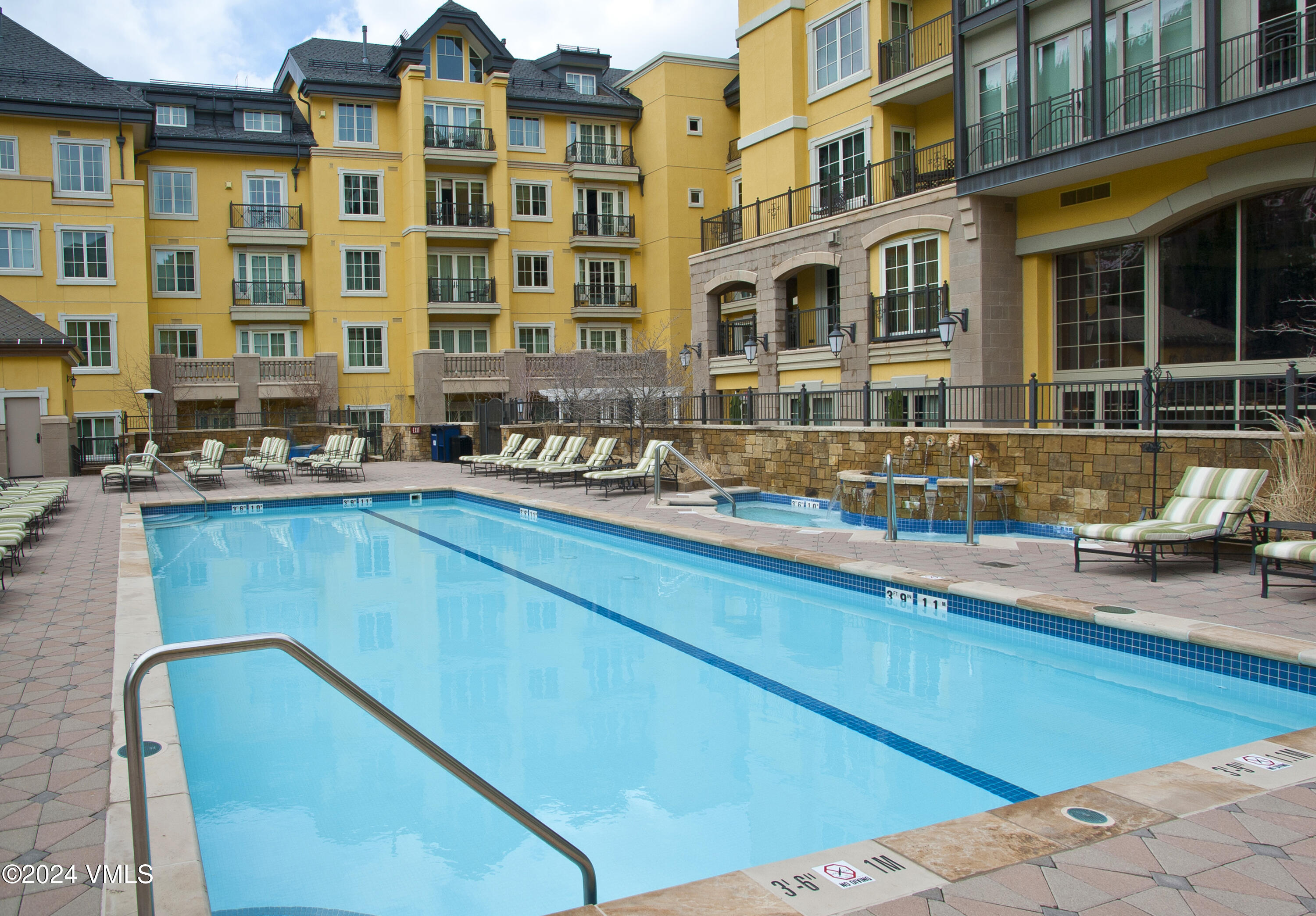 Vail, Colorado 81657, United States, 2 Bedrooms Bedrooms, ,3 BathroomsBathrooms,Residential,Pending,25058