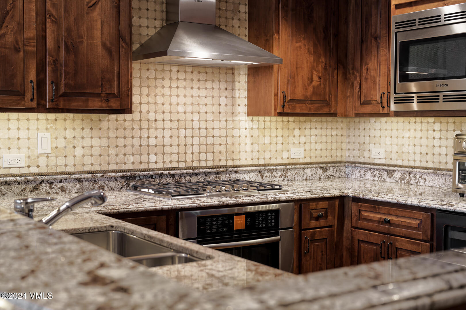 Vail, Colorado 81657, United States, 2 Bedrooms Bedrooms, ,3 BathroomsBathrooms,Residential,Pending,25058