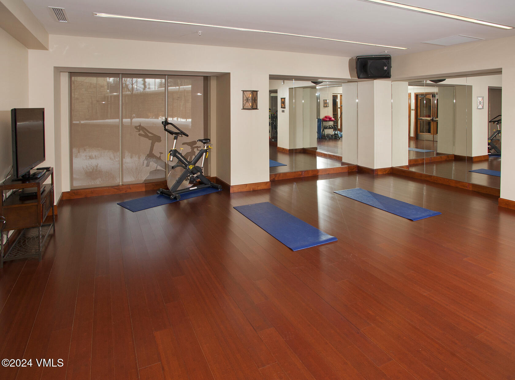 Vail, Colorado 81657, United States, 2 Bedrooms Bedrooms, ,3 BathroomsBathrooms,Residential,Pending,25058