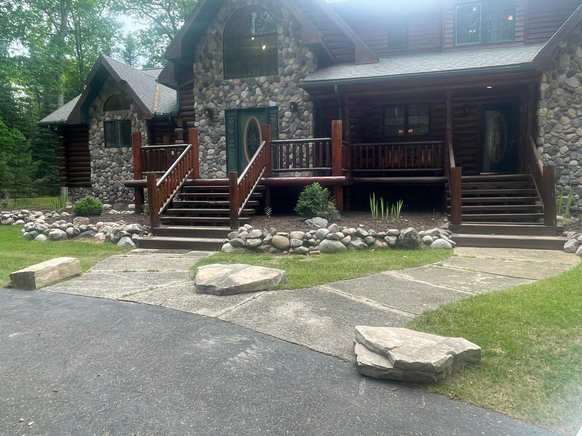 1935 BEAR RUN LN