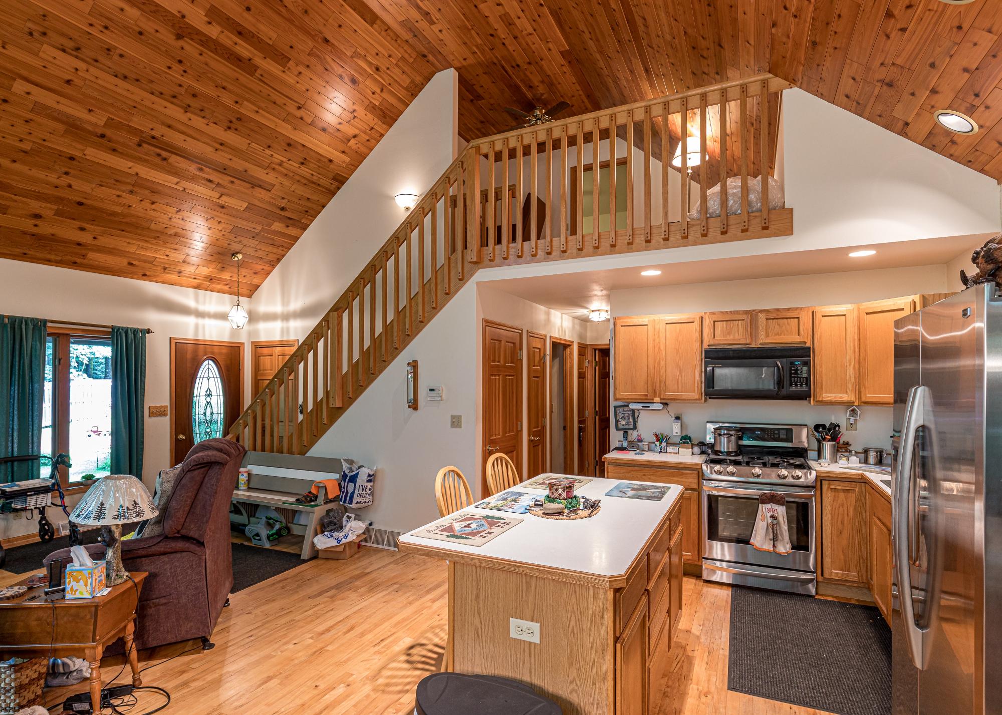 1574 MARY LN