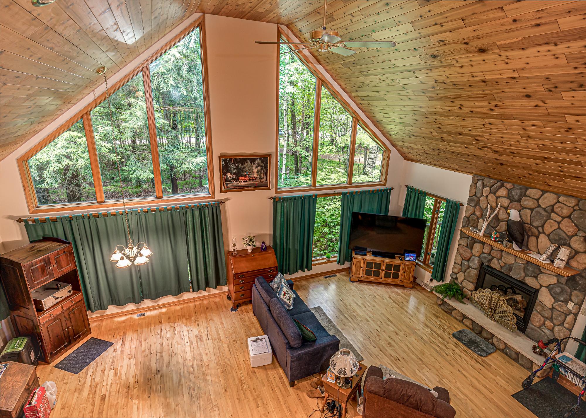1574 MARY LN